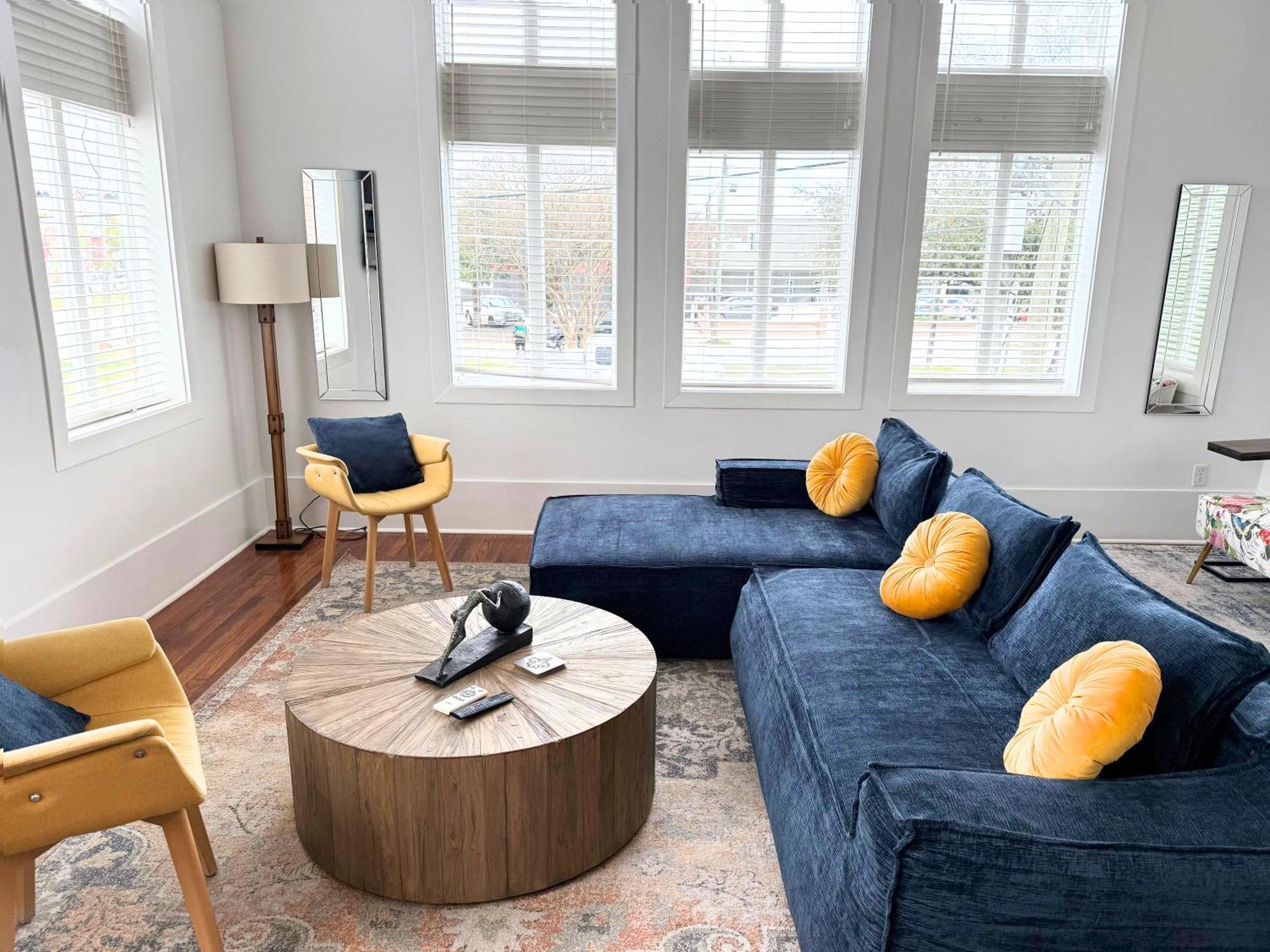 Luxury Spacious - 3 Block Walk To French Quarter *