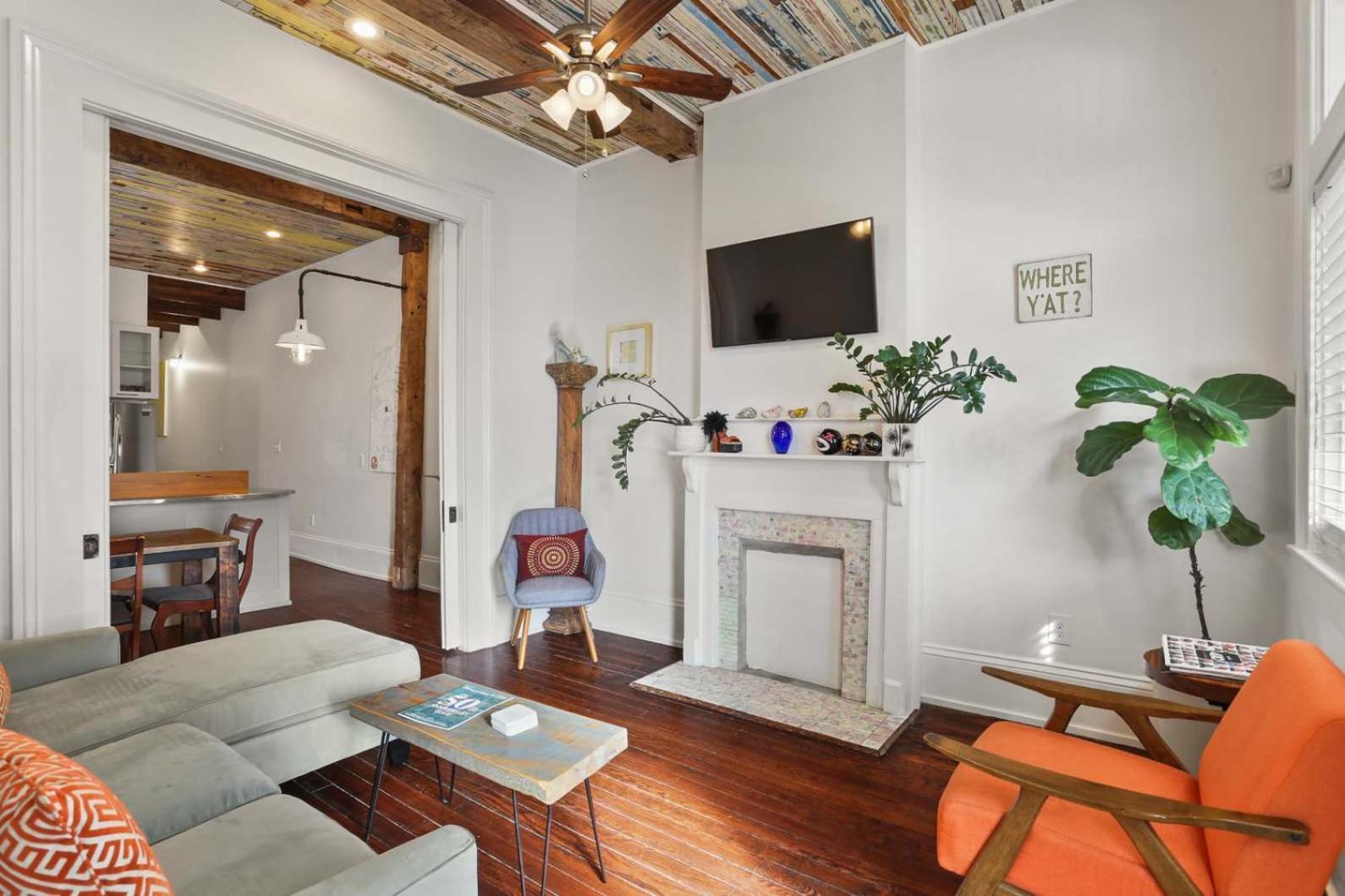 Heart Of Midcity Front Porch 3bd 2 Bath Streetcar Holiday home *