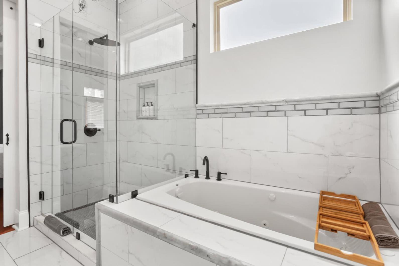 Holiday home Stylish 3br W Parking Balcony Walk Everywhere *