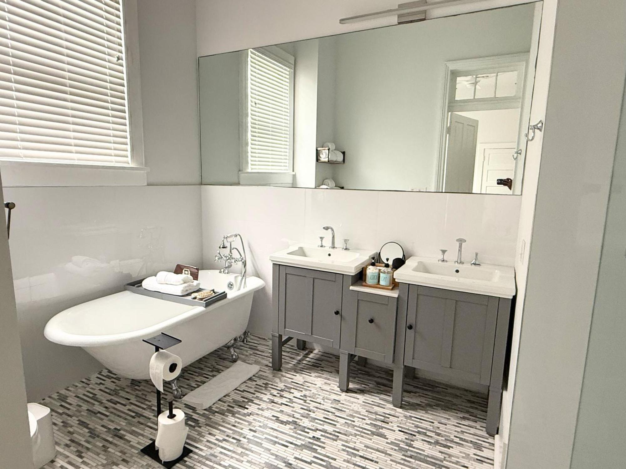 Luxury Spacious - 3 Block Walk To French Quarter New Orleans