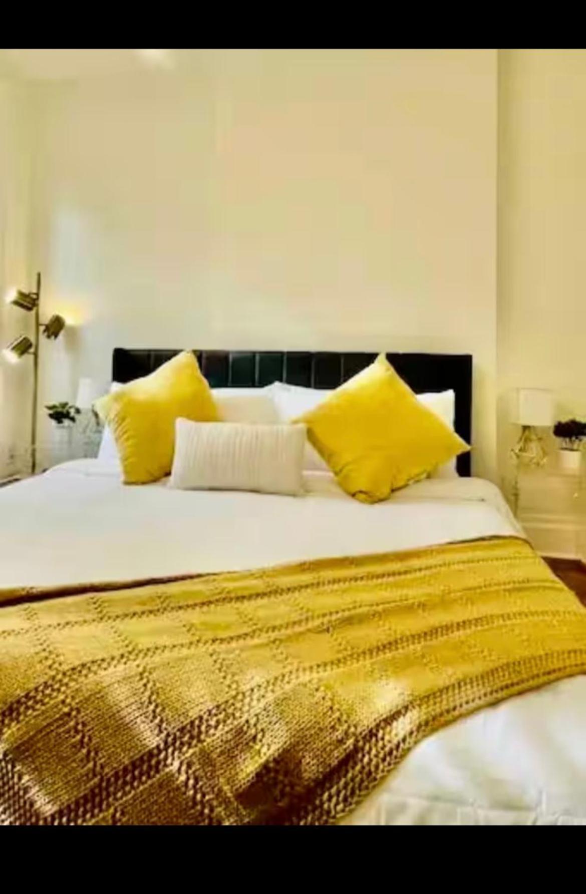 Drop Your Bags In Your 2 Bdrm, 2 Full Bath In French Quarters Prime Location