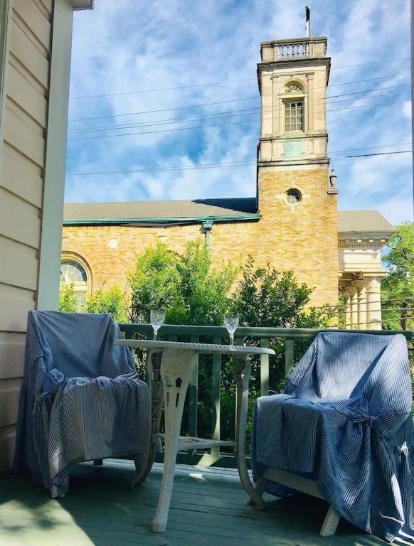 3br Parisian Penthouse Sleeps 5 W Balcony On Streetcar!! Apartment New Orleans