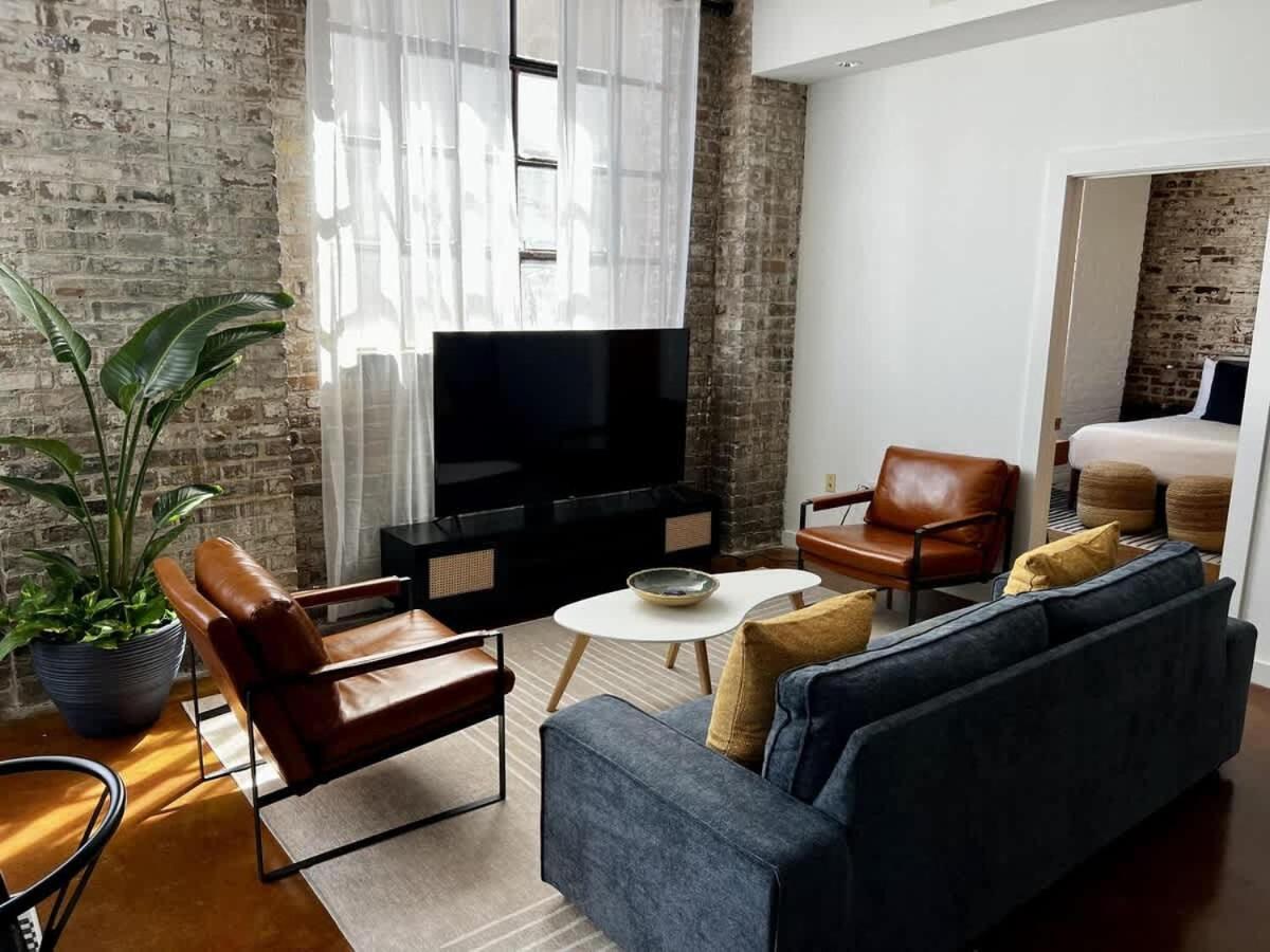 Apartment Stylish Industrial Loft In Warehouse District