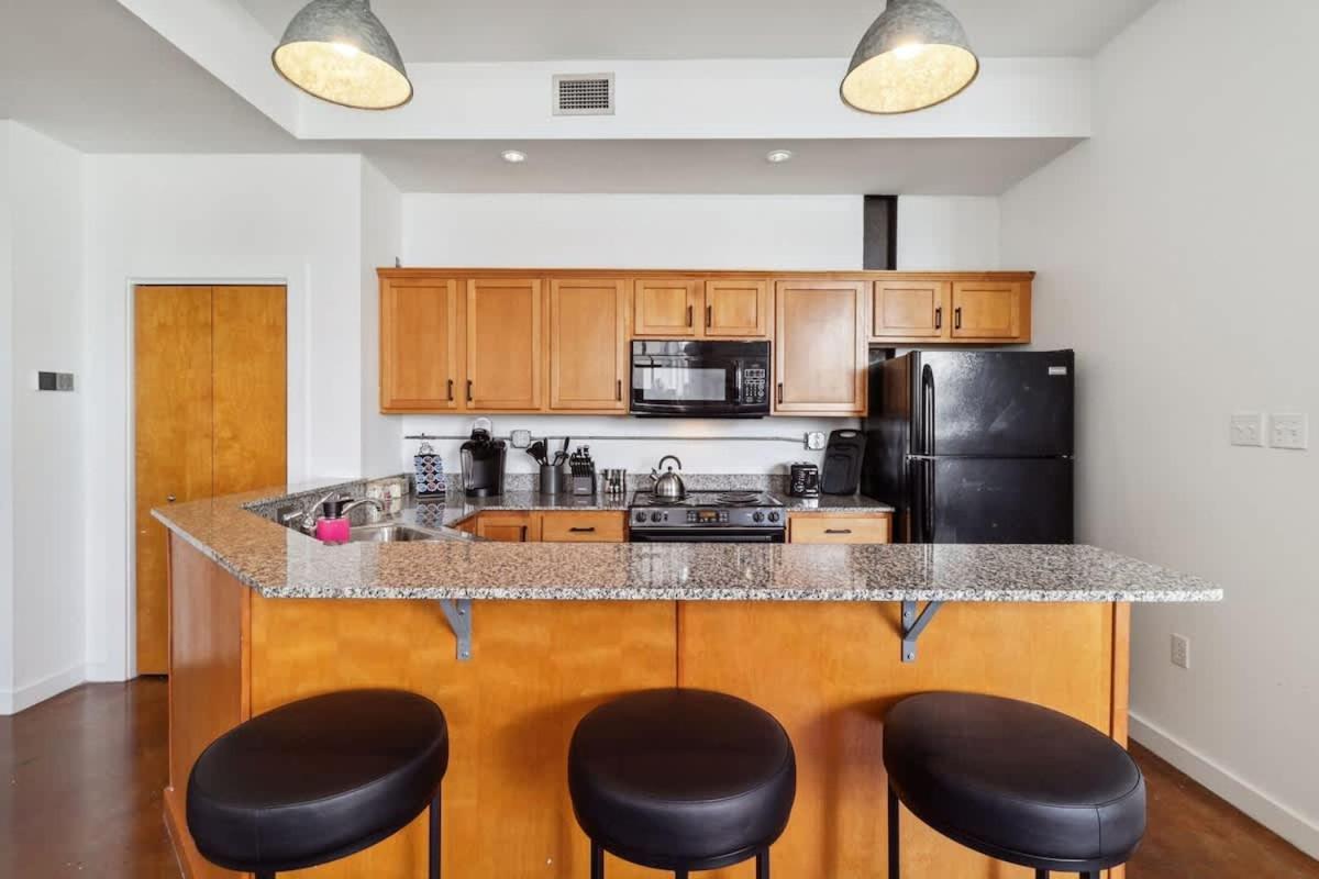 Apartment Stylish Industrial Loft In Warehouse District