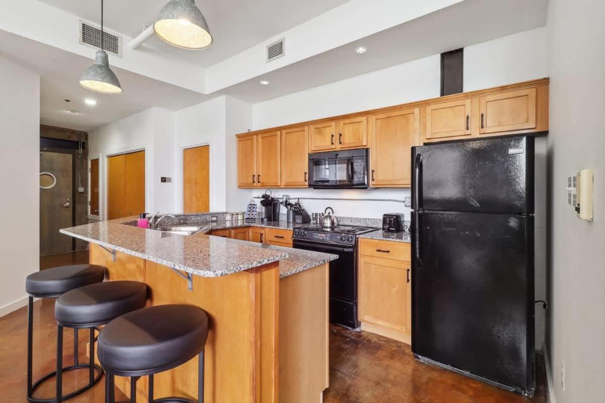 Apartment Stylish Industrial Loft In Warehouse District New Orleans