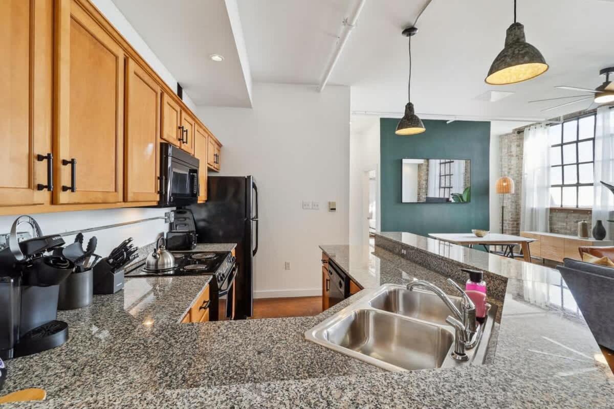 Apartment Stylish Industrial Loft In Warehouse District
