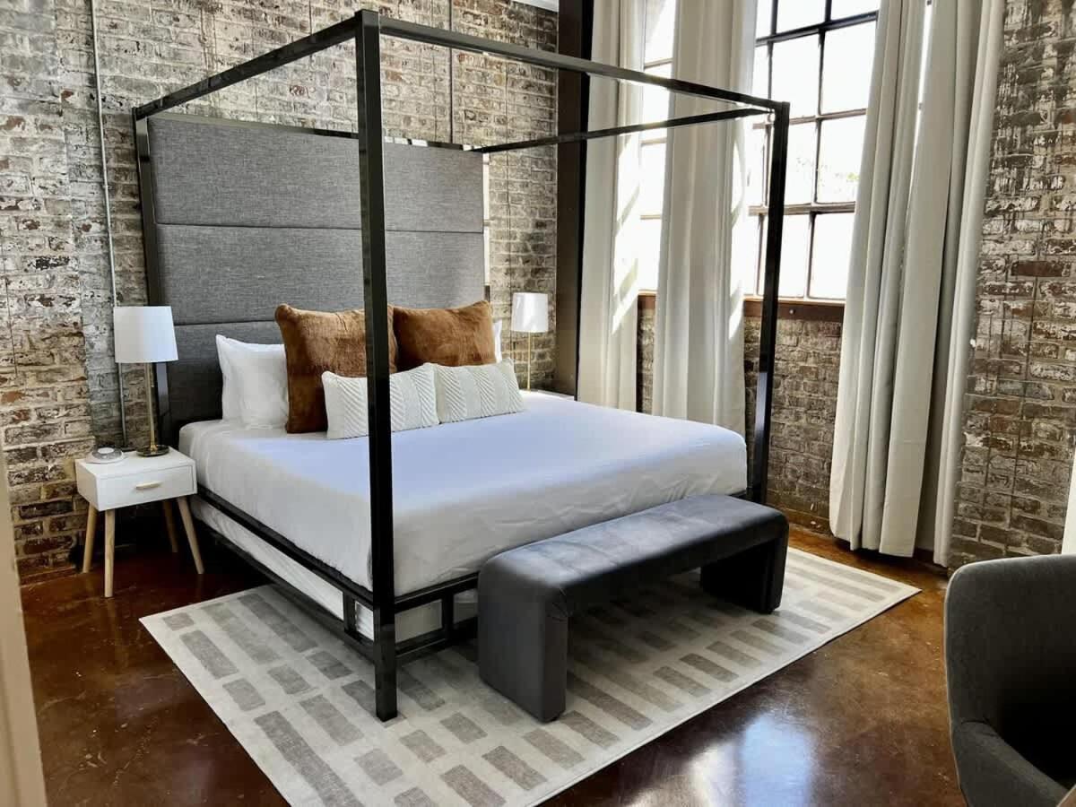 Apartment Stylish Industrial Loft In Warehouse District New Orleans