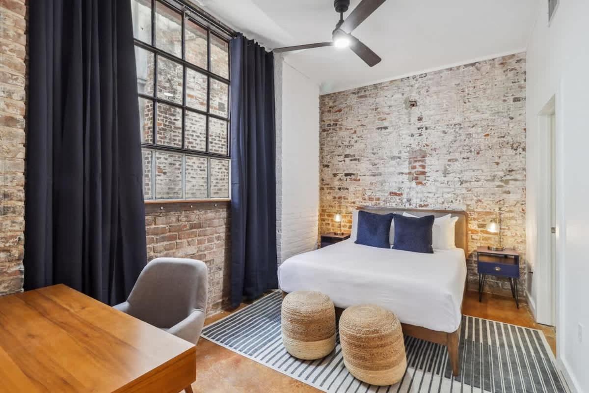 Apartment Stylish Industrial Loft In Warehouse District *