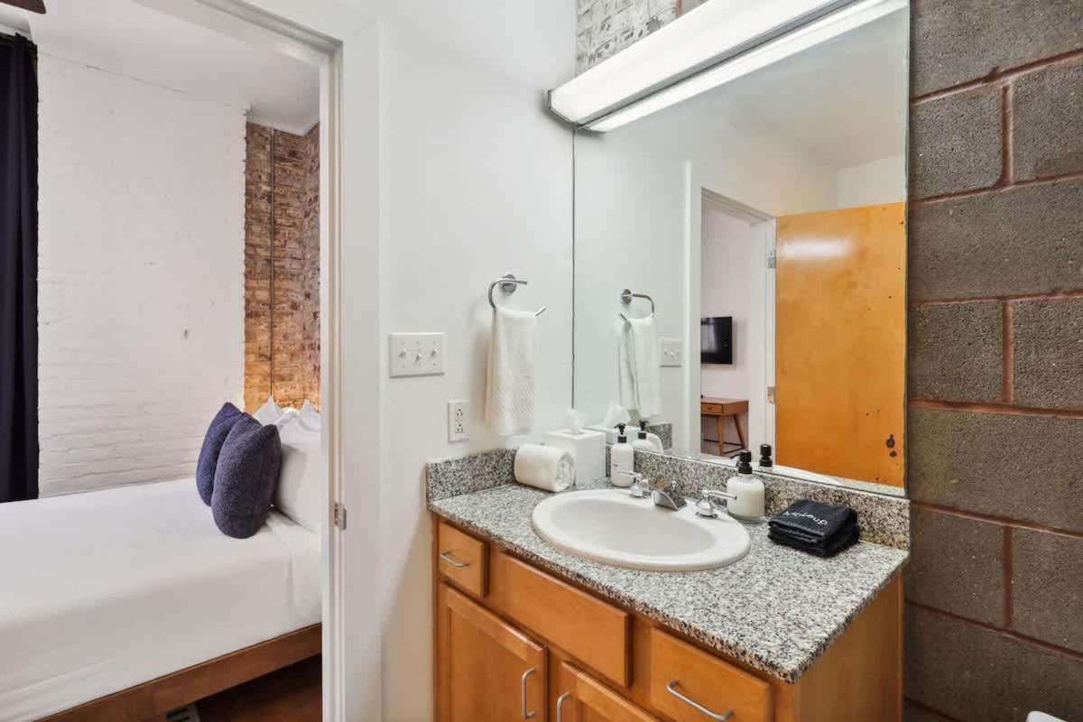 Stylish Industrial Loft In Warehouse District Apartment