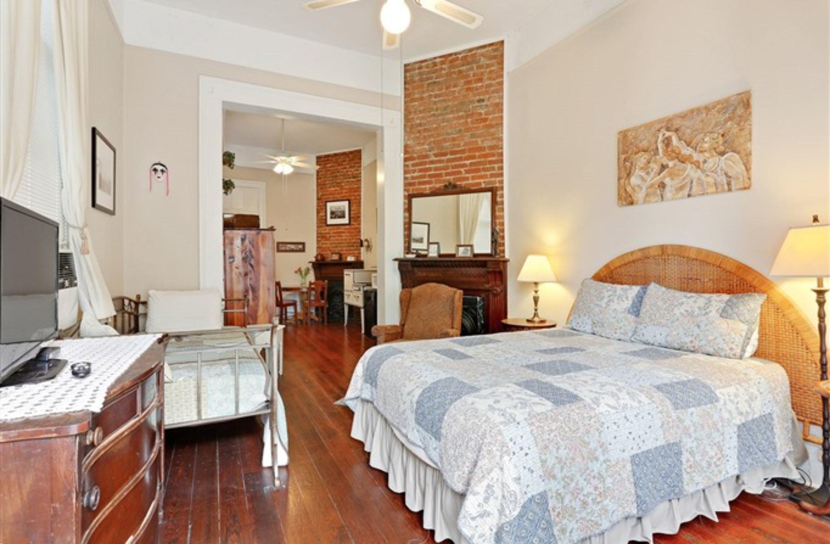 Bed & Breakfast Garden District