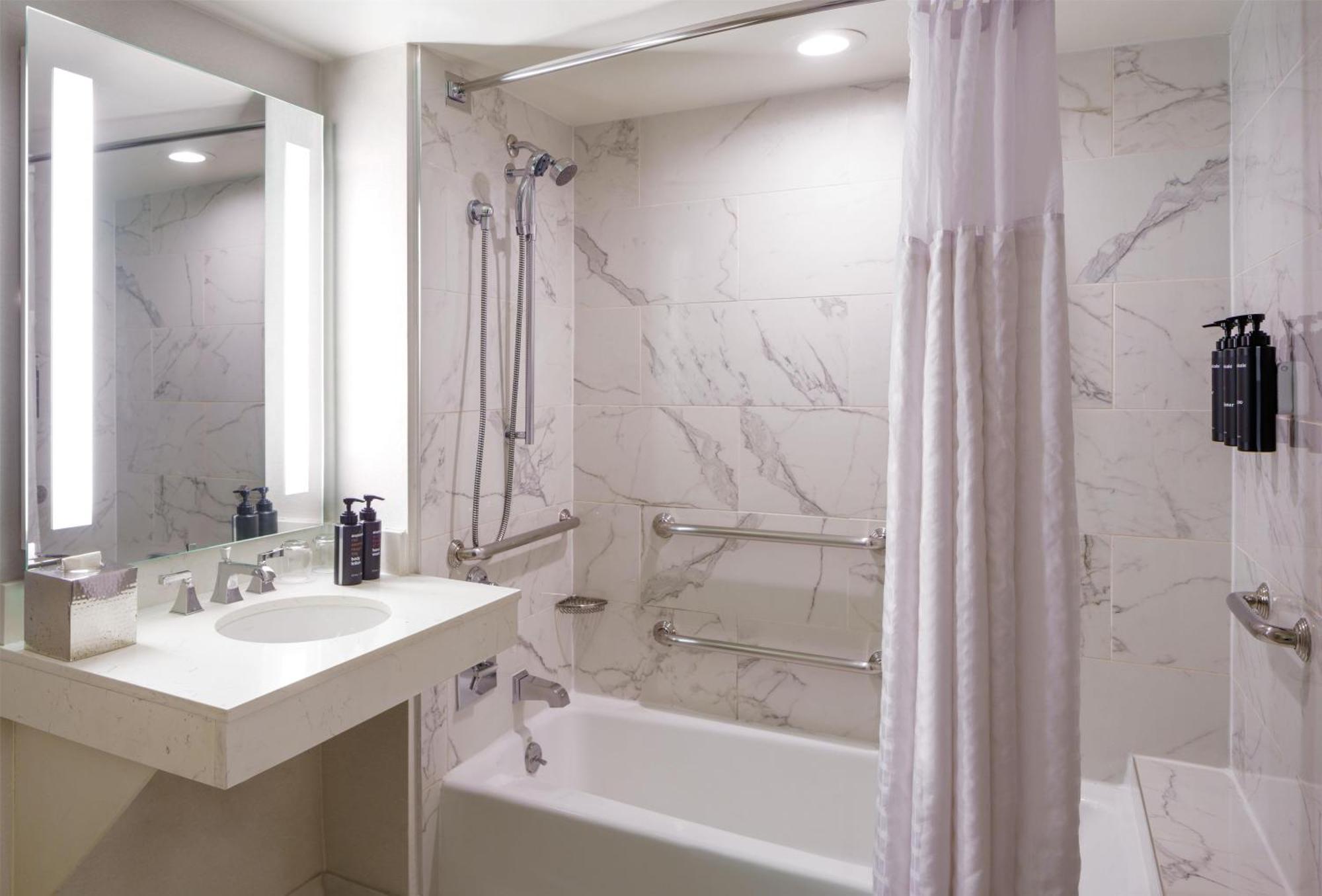 The Royal Sonesta Hotel 5*