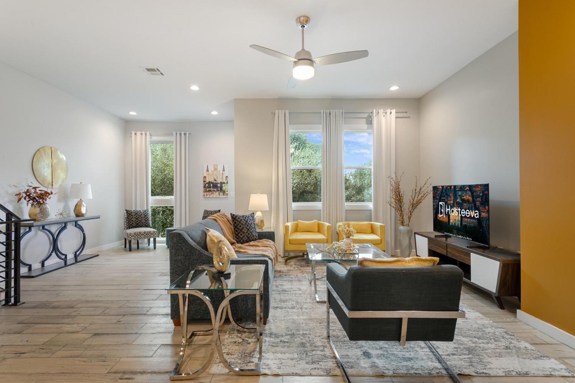 Holiday home Newly Renovated 3 Story W Pool, Garage & Balconies