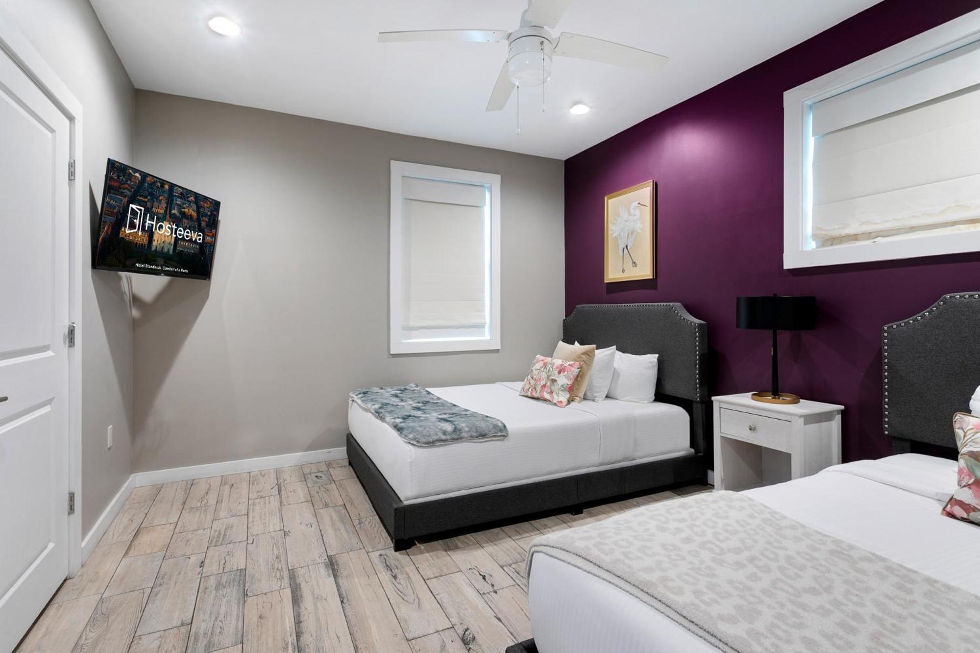 Holiday home Luxury 3-story W Pool & Parking Garage *