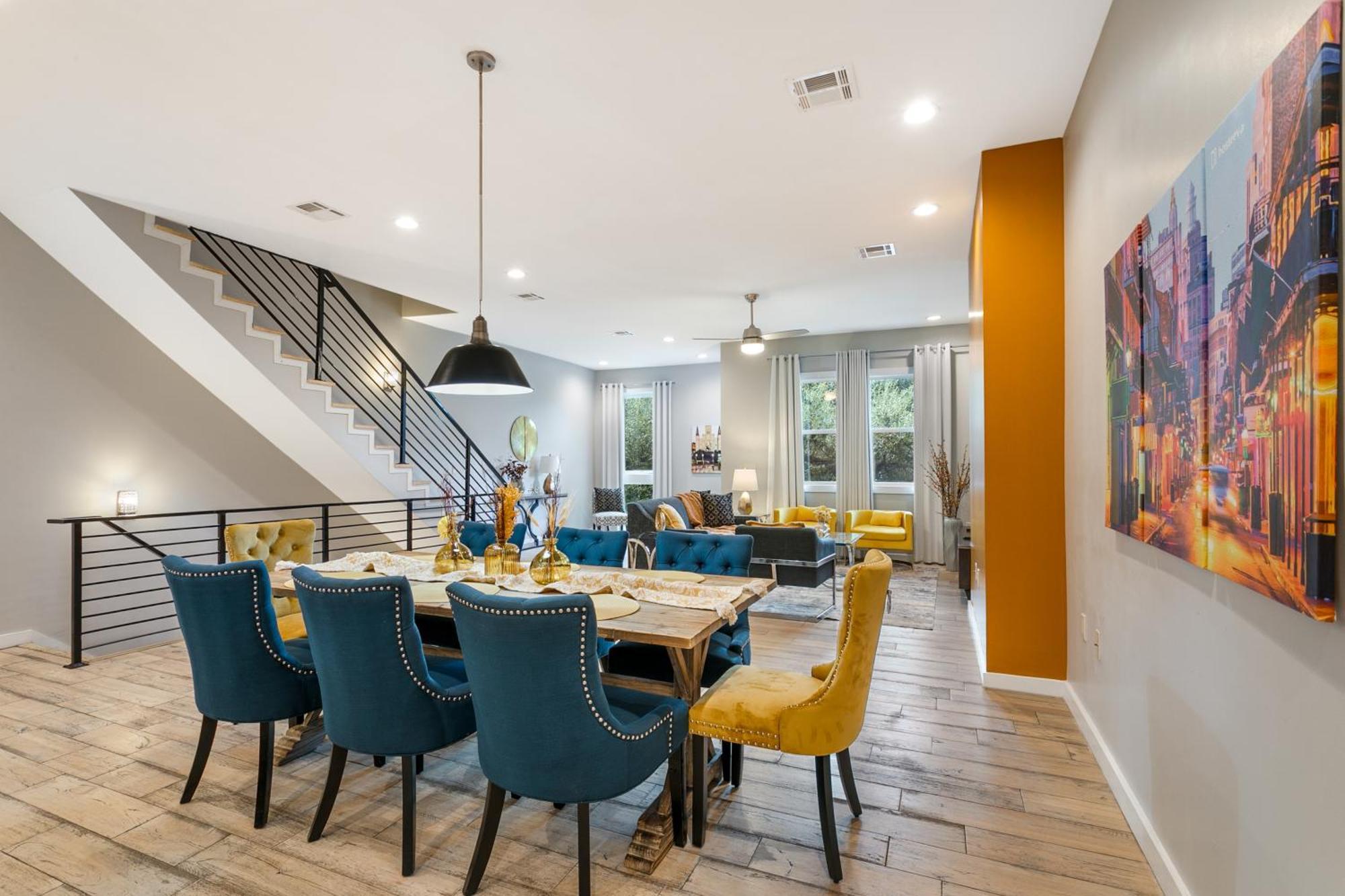 Newly Renovated 3 Story W Pool, Garage & Balconies Holiday home