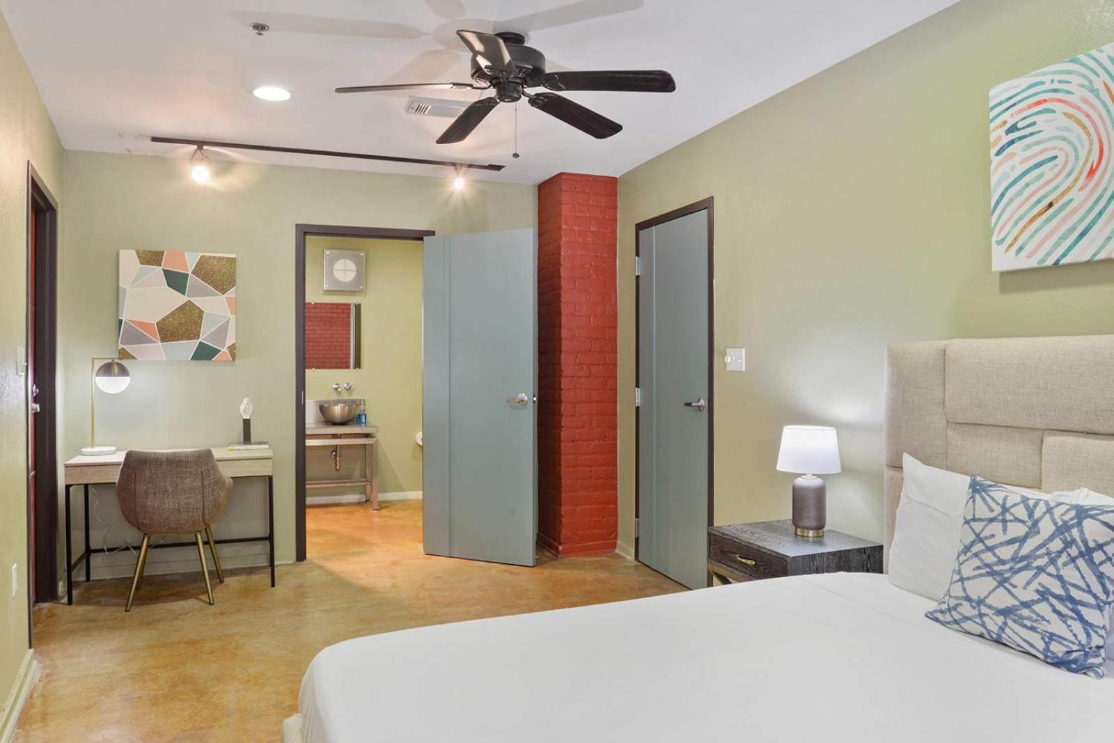 Group Getaway - 2 Modern 3br-2ba Warehouse Flats - 6 Bedrooms & 4 Baths Total Apartment *