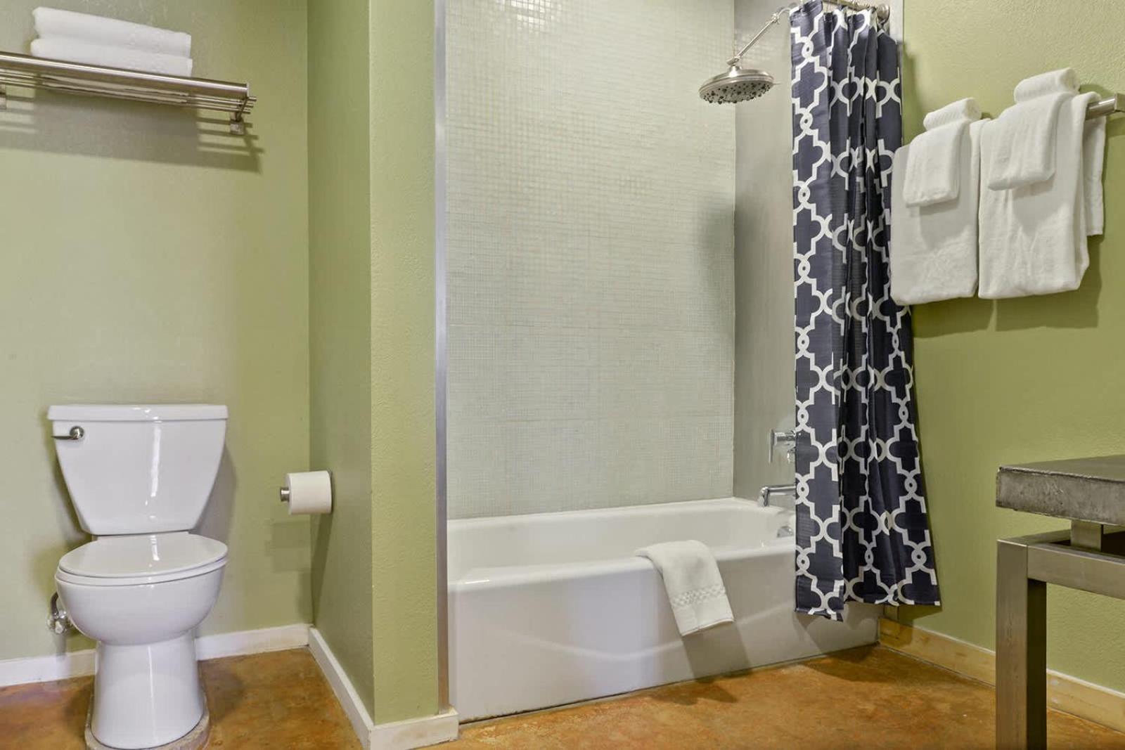 Group Getaway - 2 Modern 3br-2ba Warehouse Flats - 6 Bedrooms & 4 Baths Total