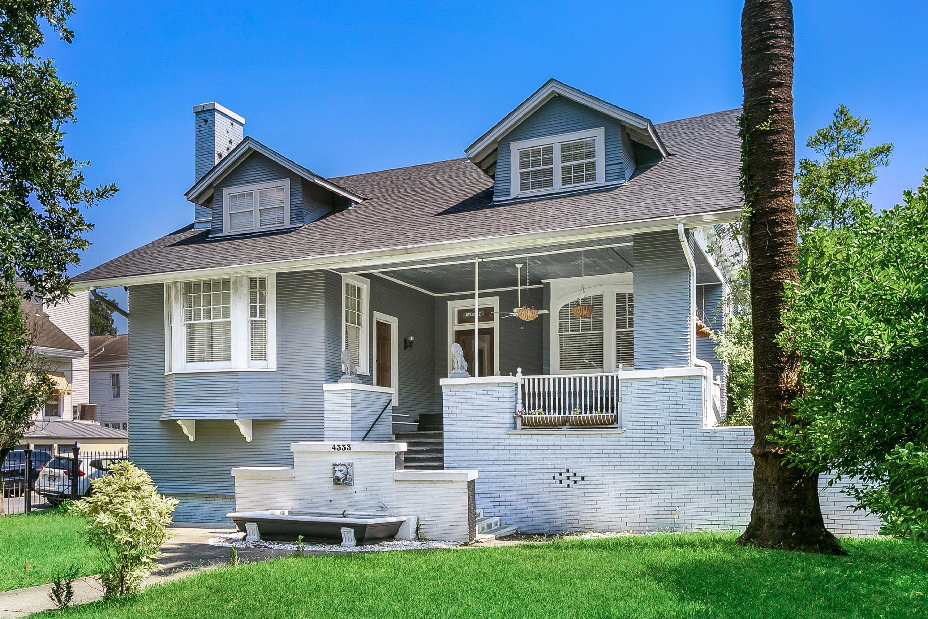 Comfortable Rooms Near All Nola Hot Spots *