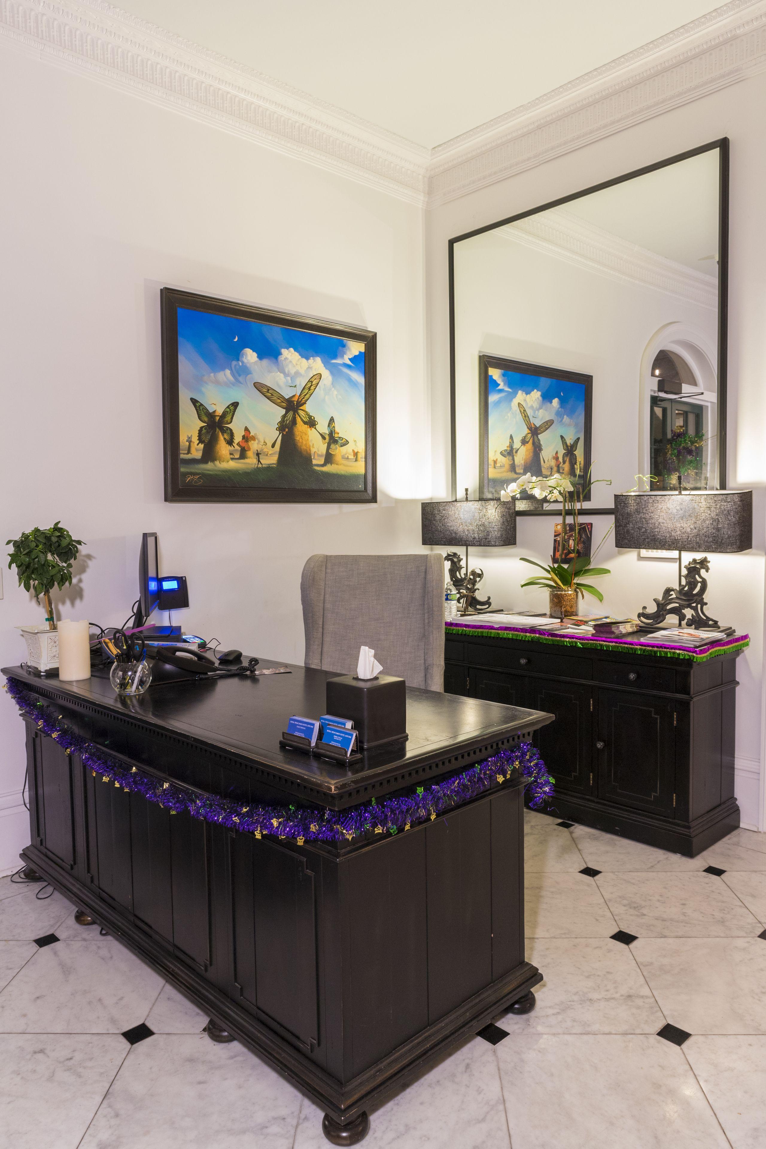 Royal Frenchmen And Bar Hotel