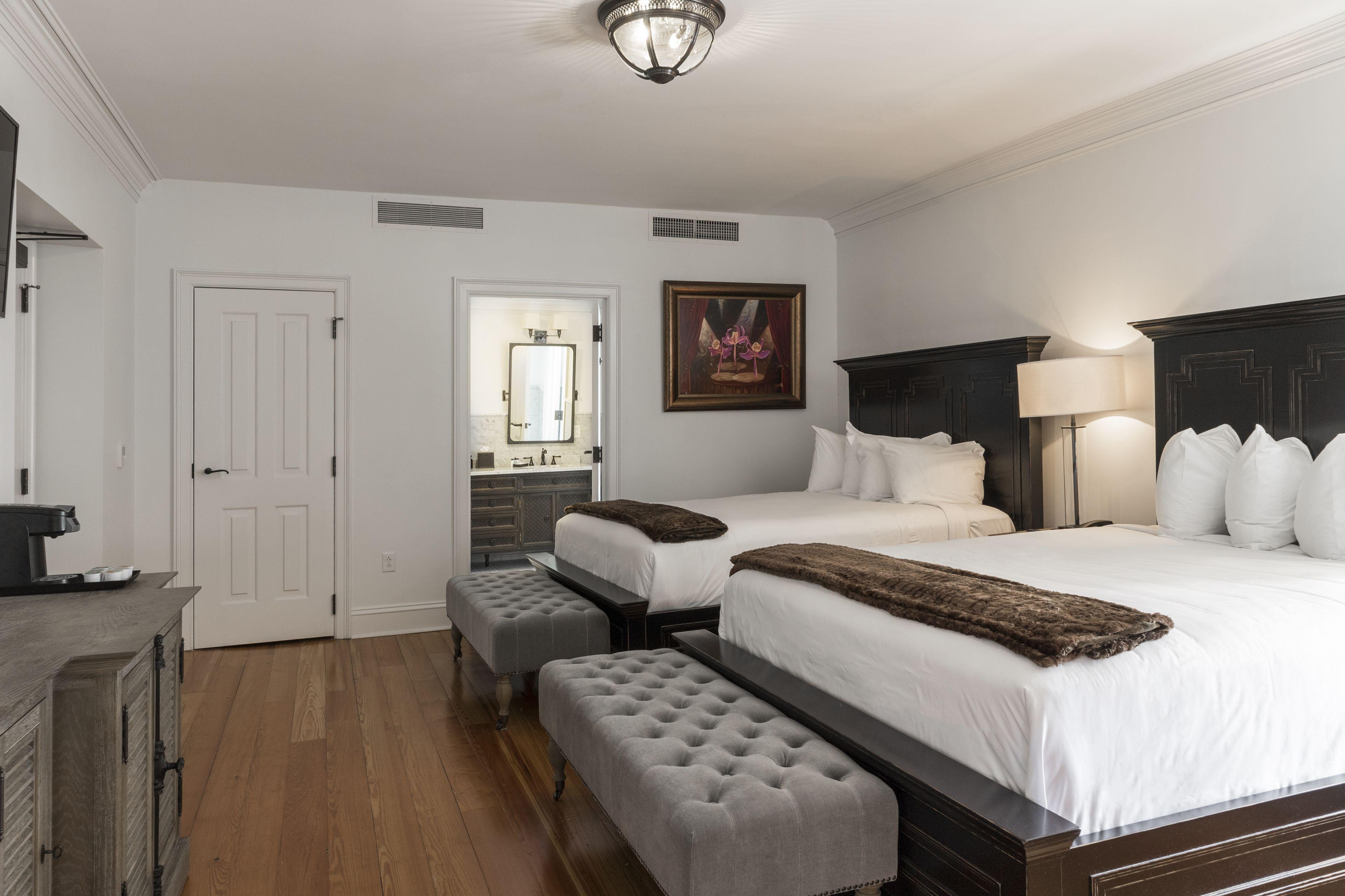 Royal Frenchmen And Bar Hotel