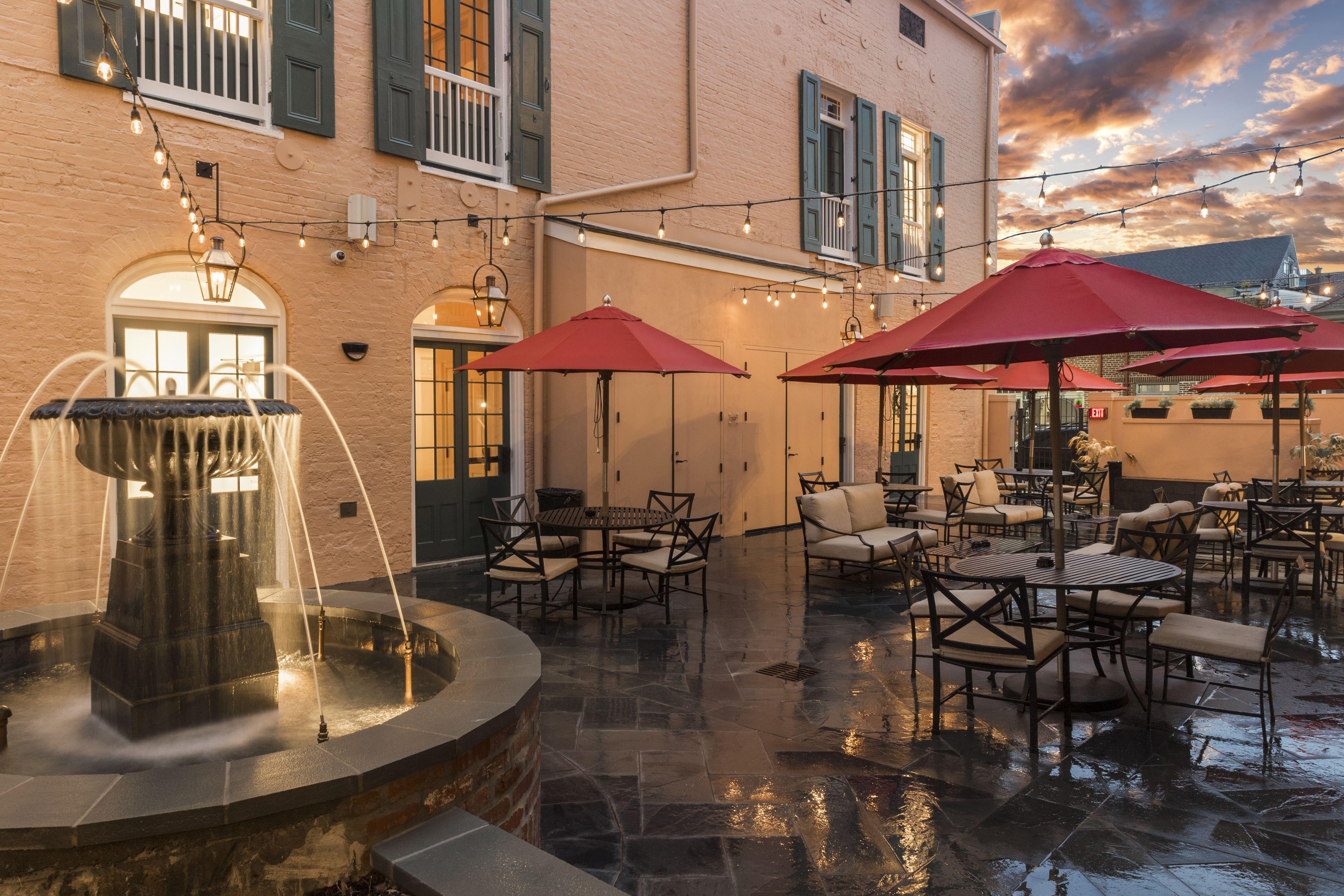 Royal Frenchmen And Bar Hotel