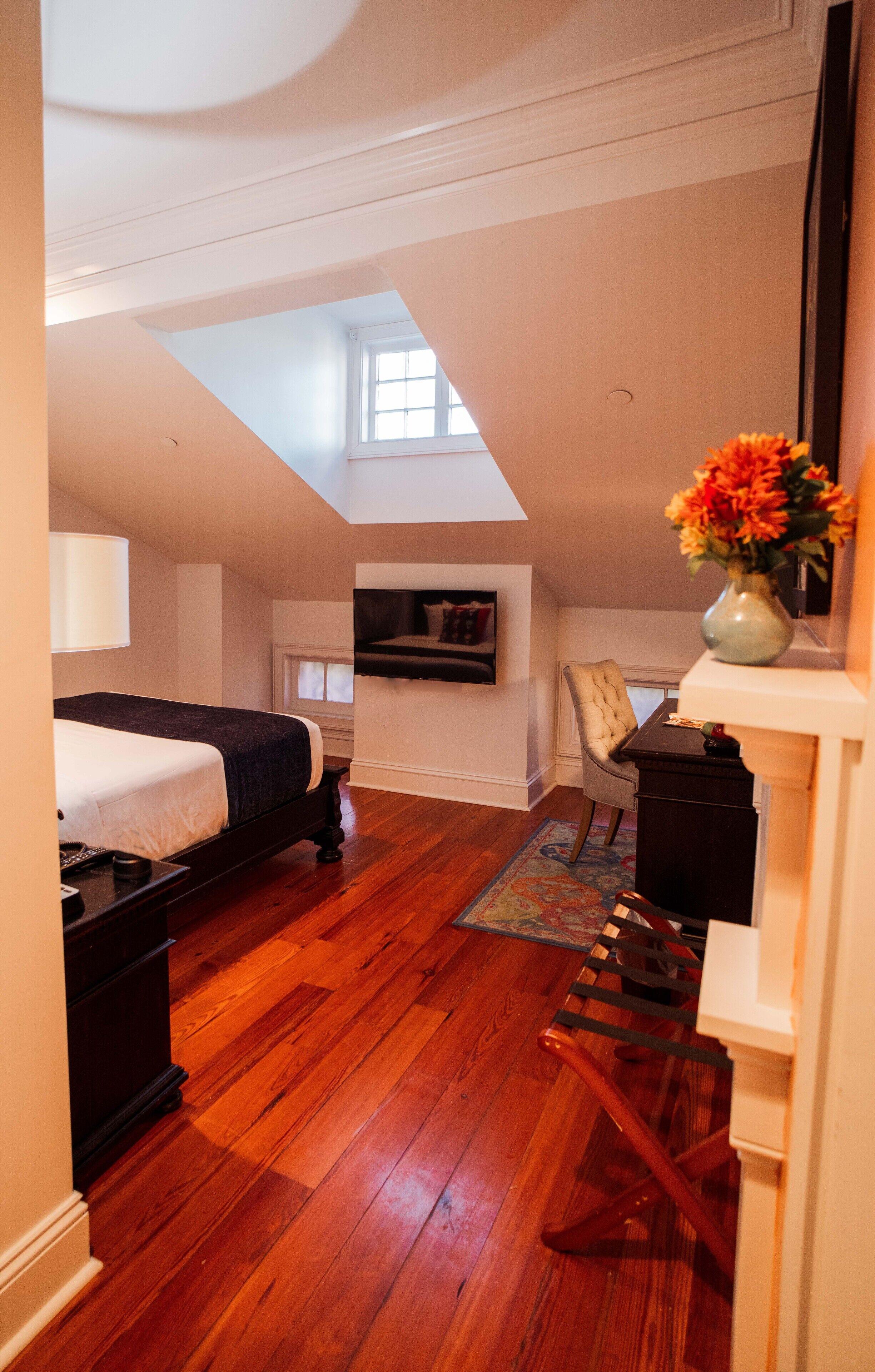 Royal Frenchmen And Bar Hotel 4*