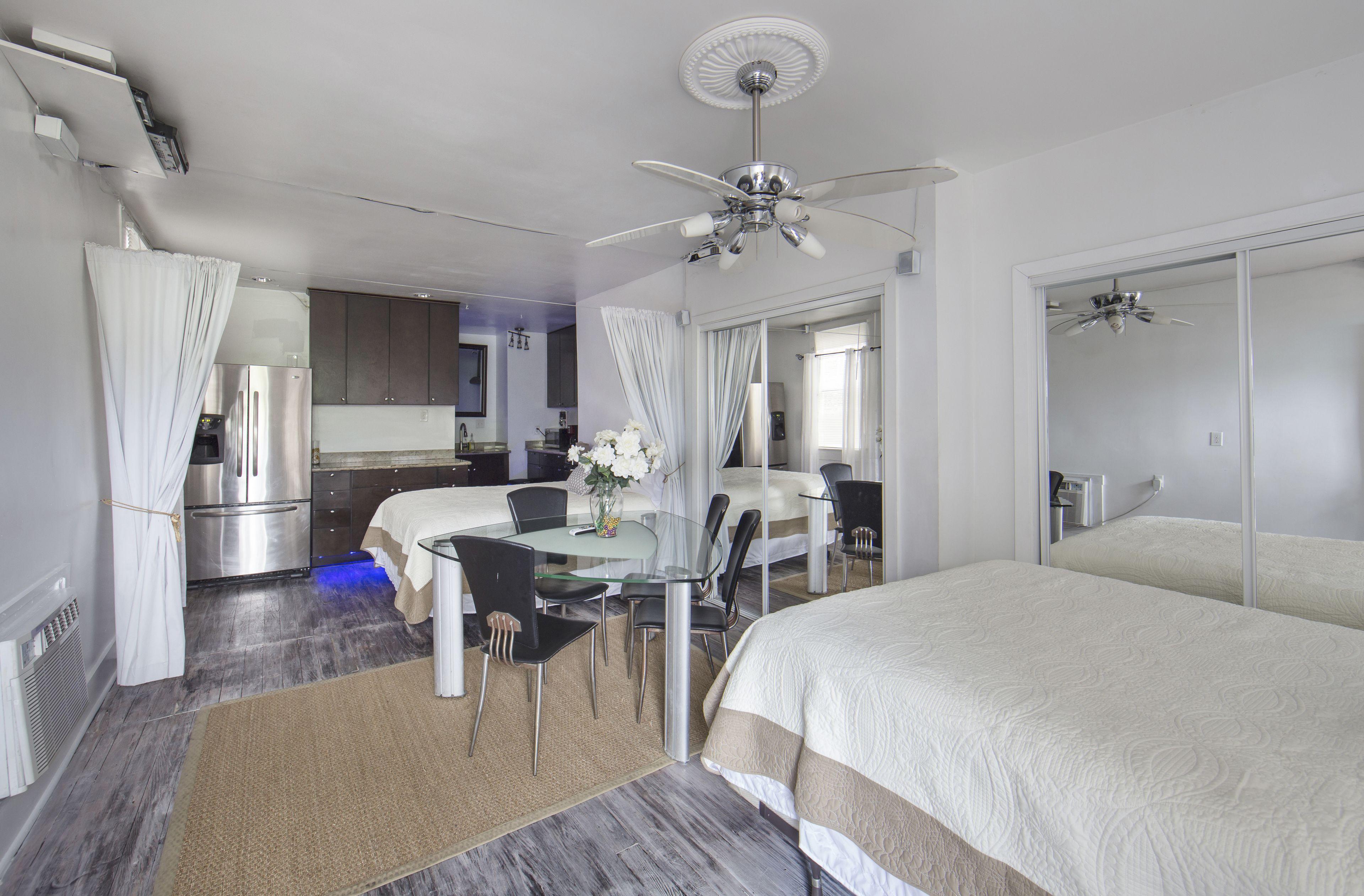 Motel Magazine Mansion