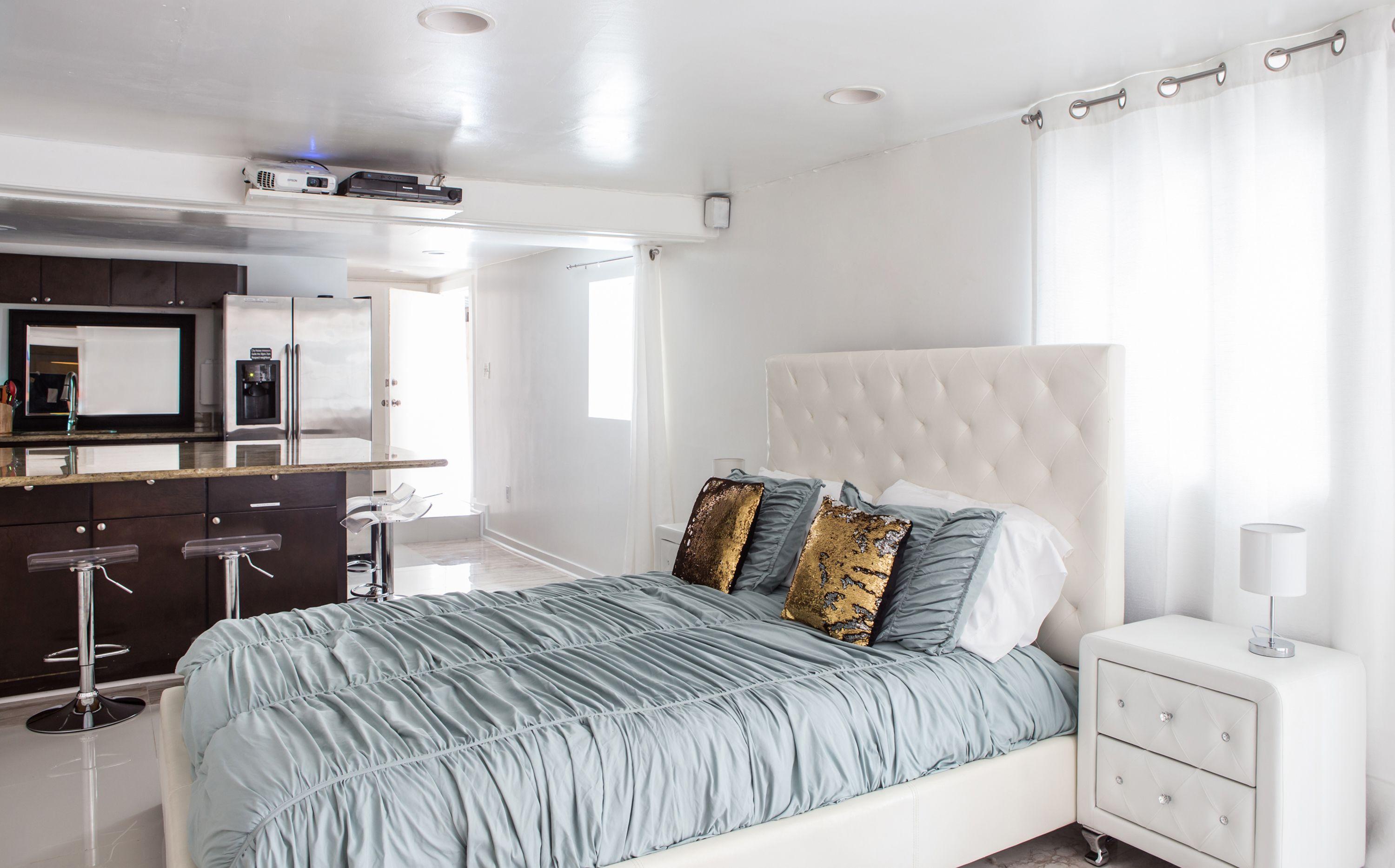 Motel Magazine Mansion