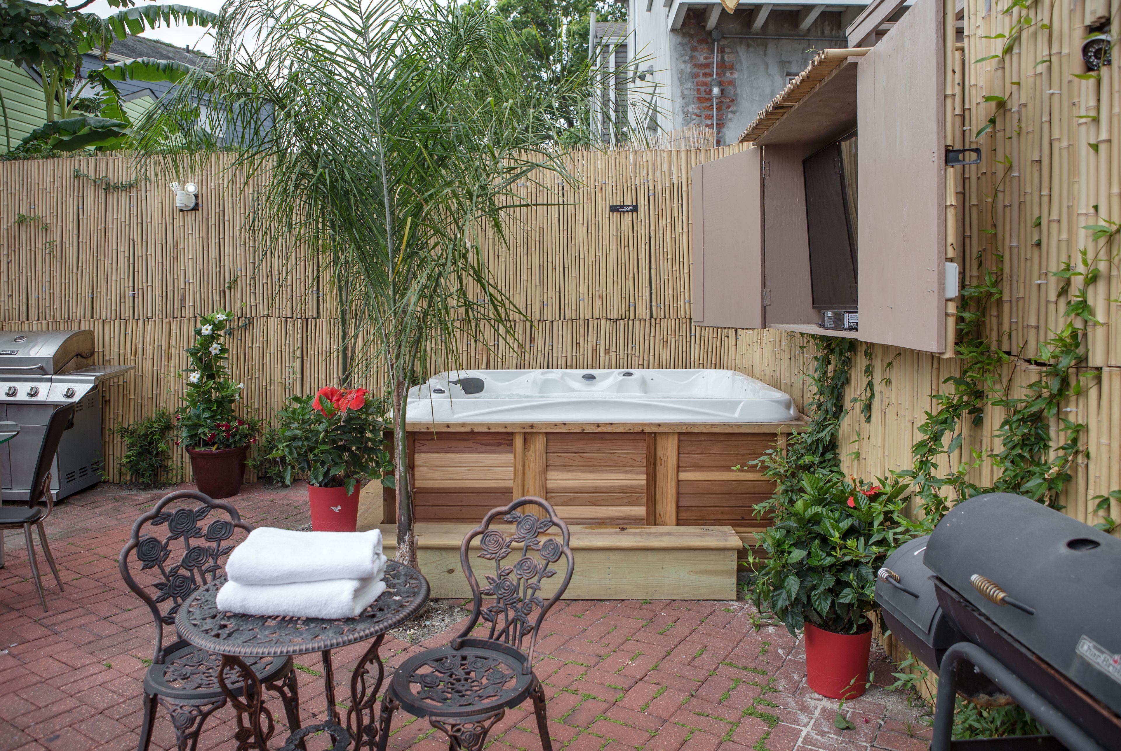 Motel Magazine Mansion