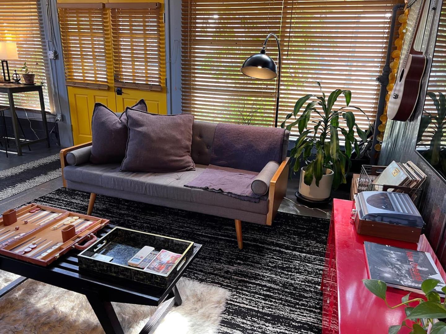 Algiers Point Near Ferry To French Q *