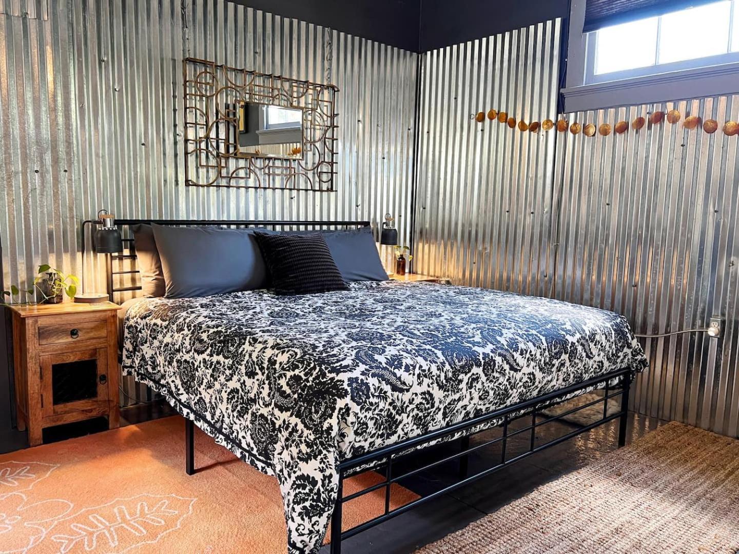 Algiers Point Near Ferry To French Q *