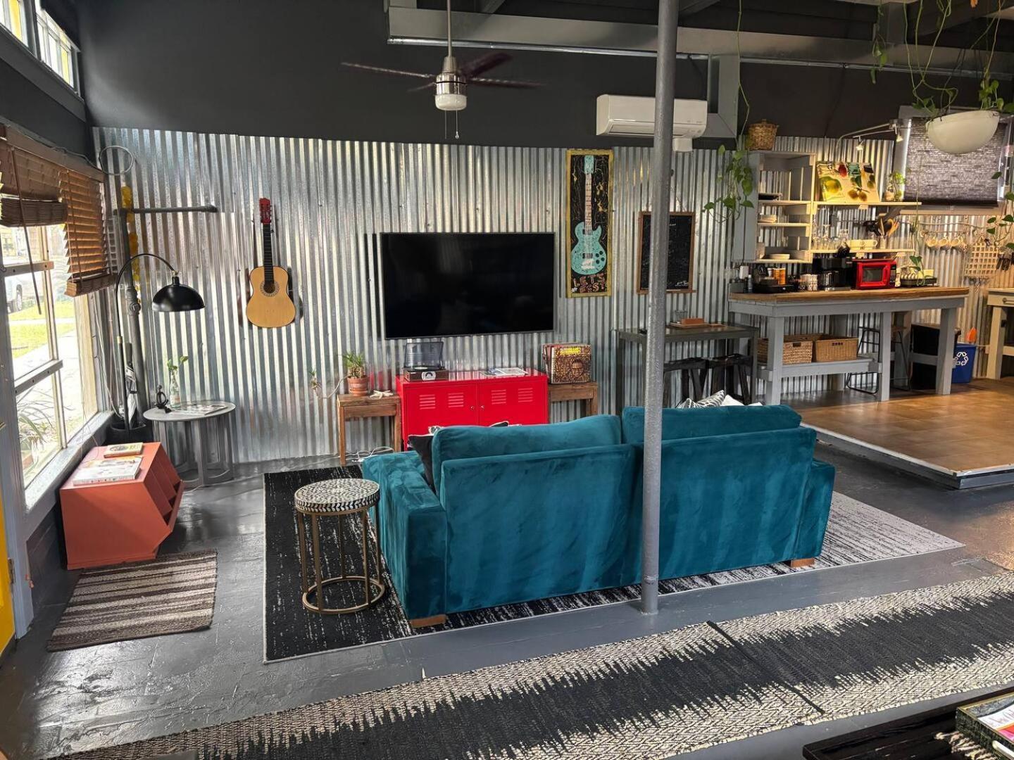 Algiers Point Near Ferry To French Q *