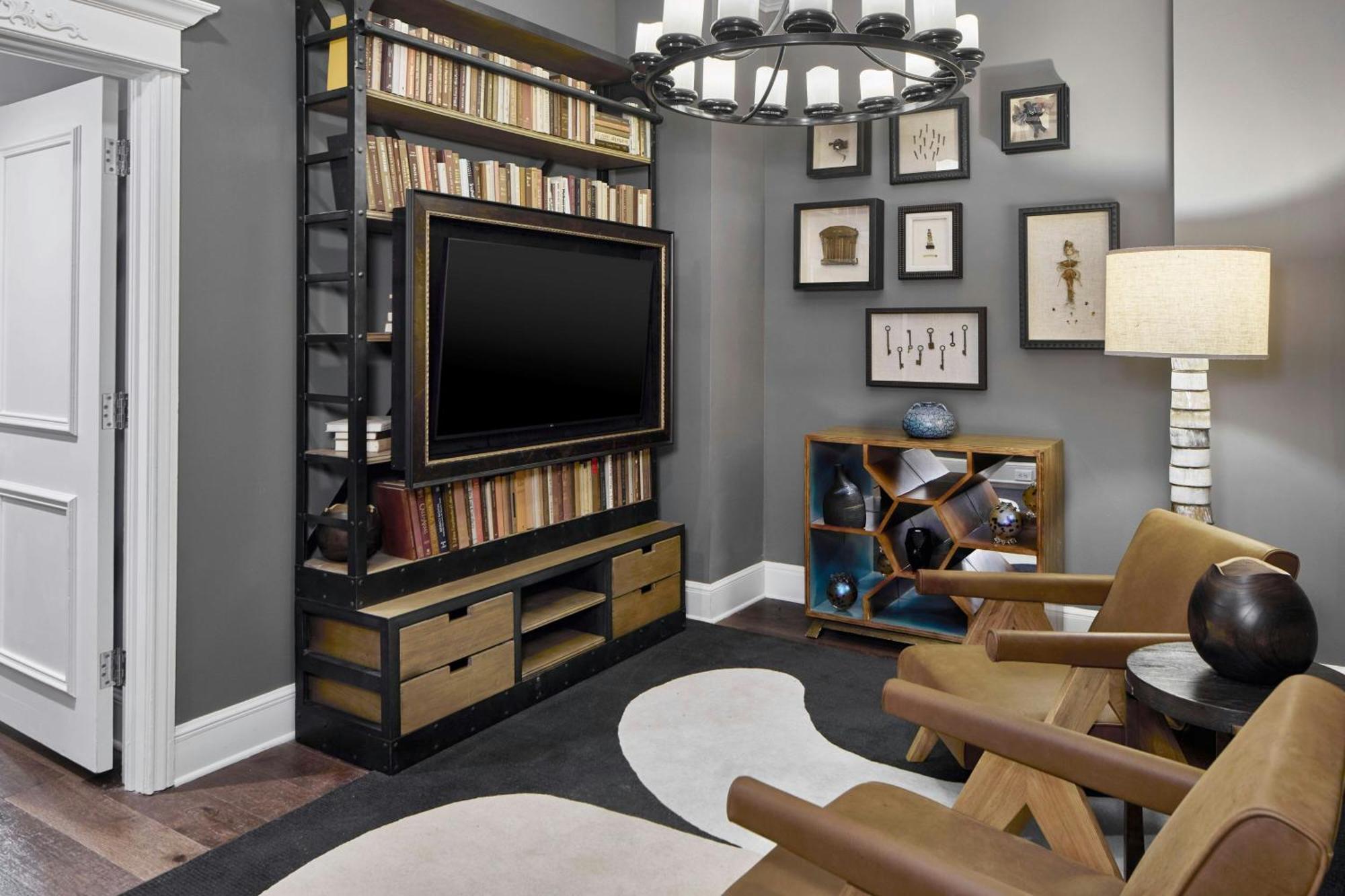 Hotel Le Pavillon, New Orleans, A Tribute Portfolio