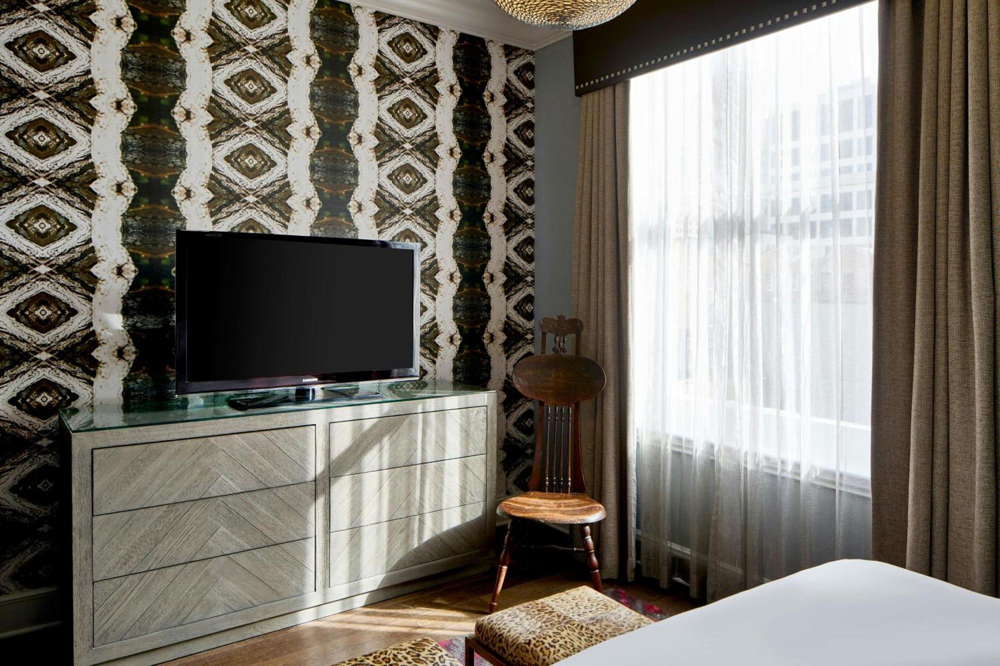 Le Pavillon, New Orleans, A Tribute Portfolio