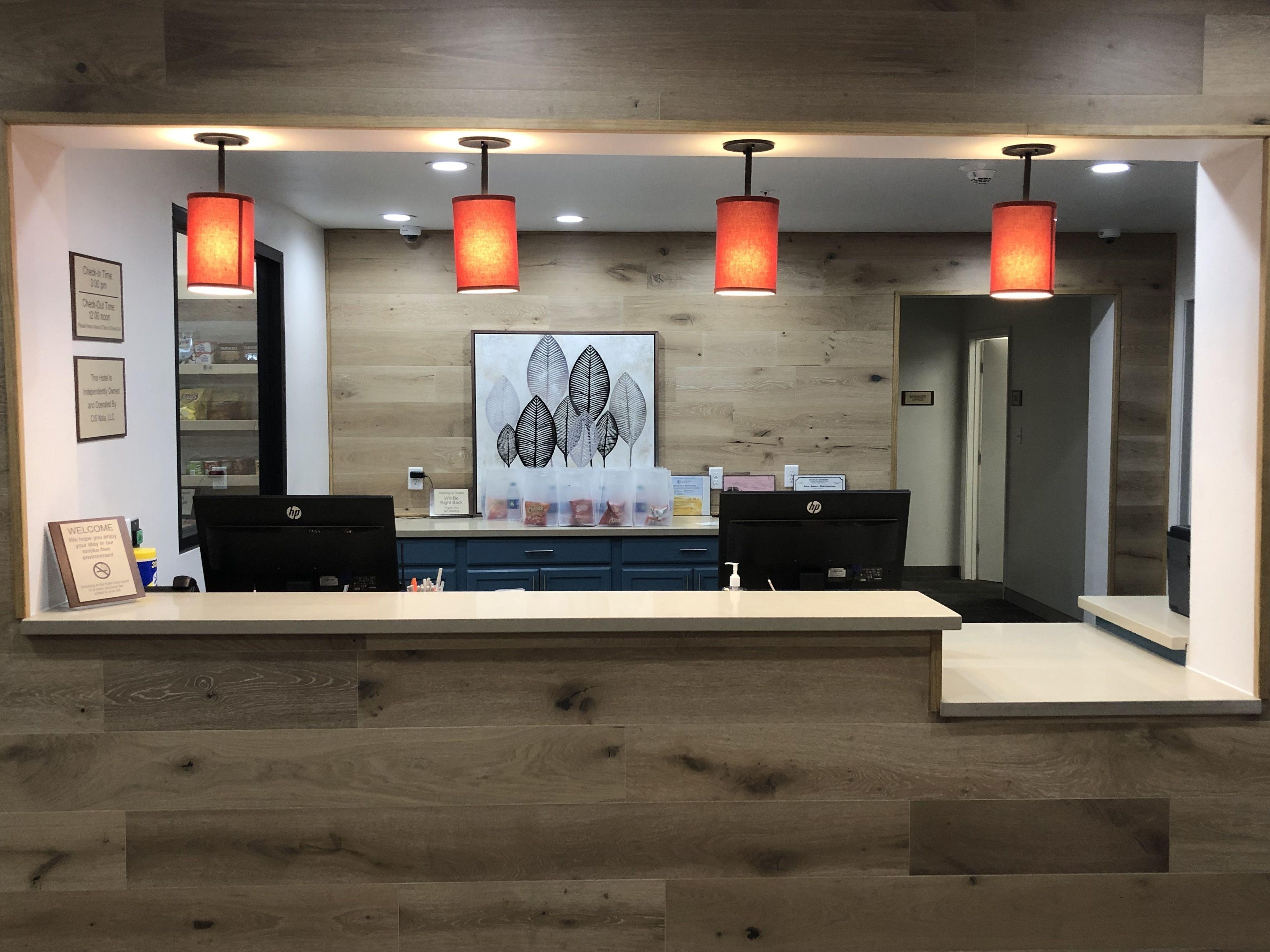 Country & By Radisson, I-10 East, La Hotel