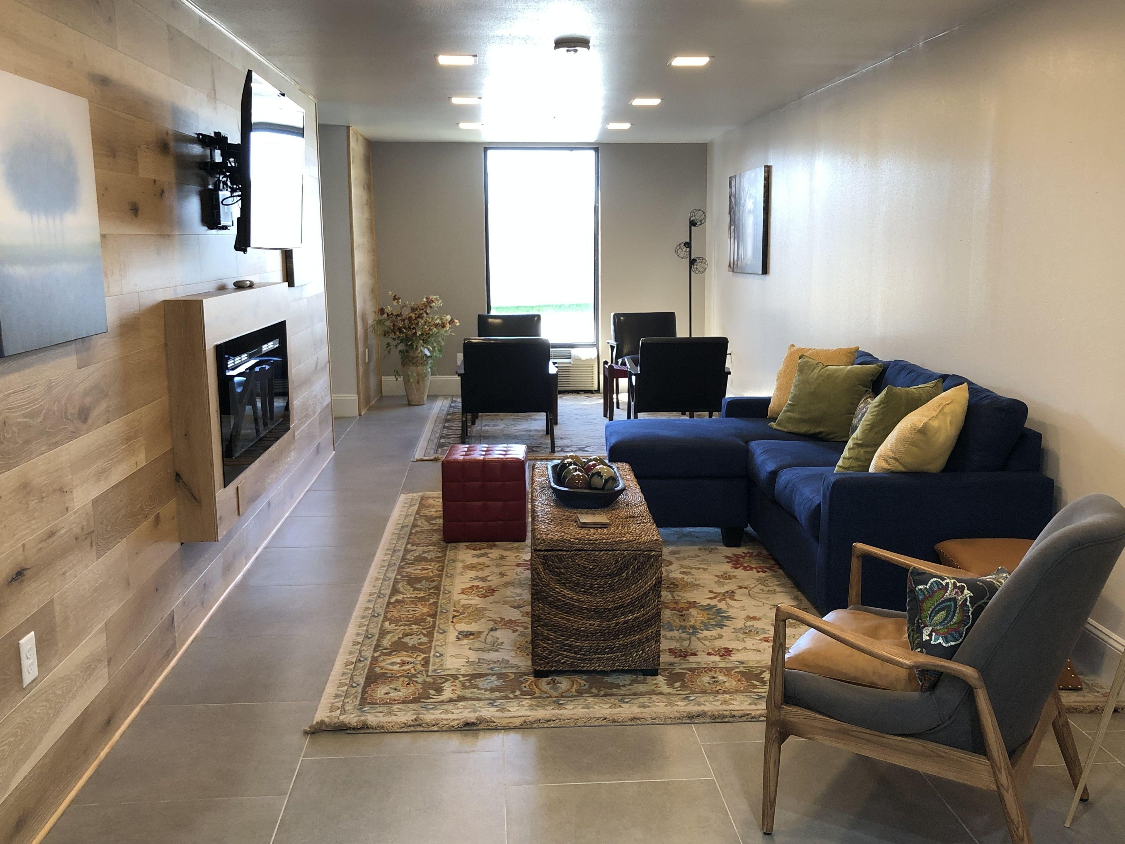 Country & By Radisson, I-10 East, La Hotel 2*