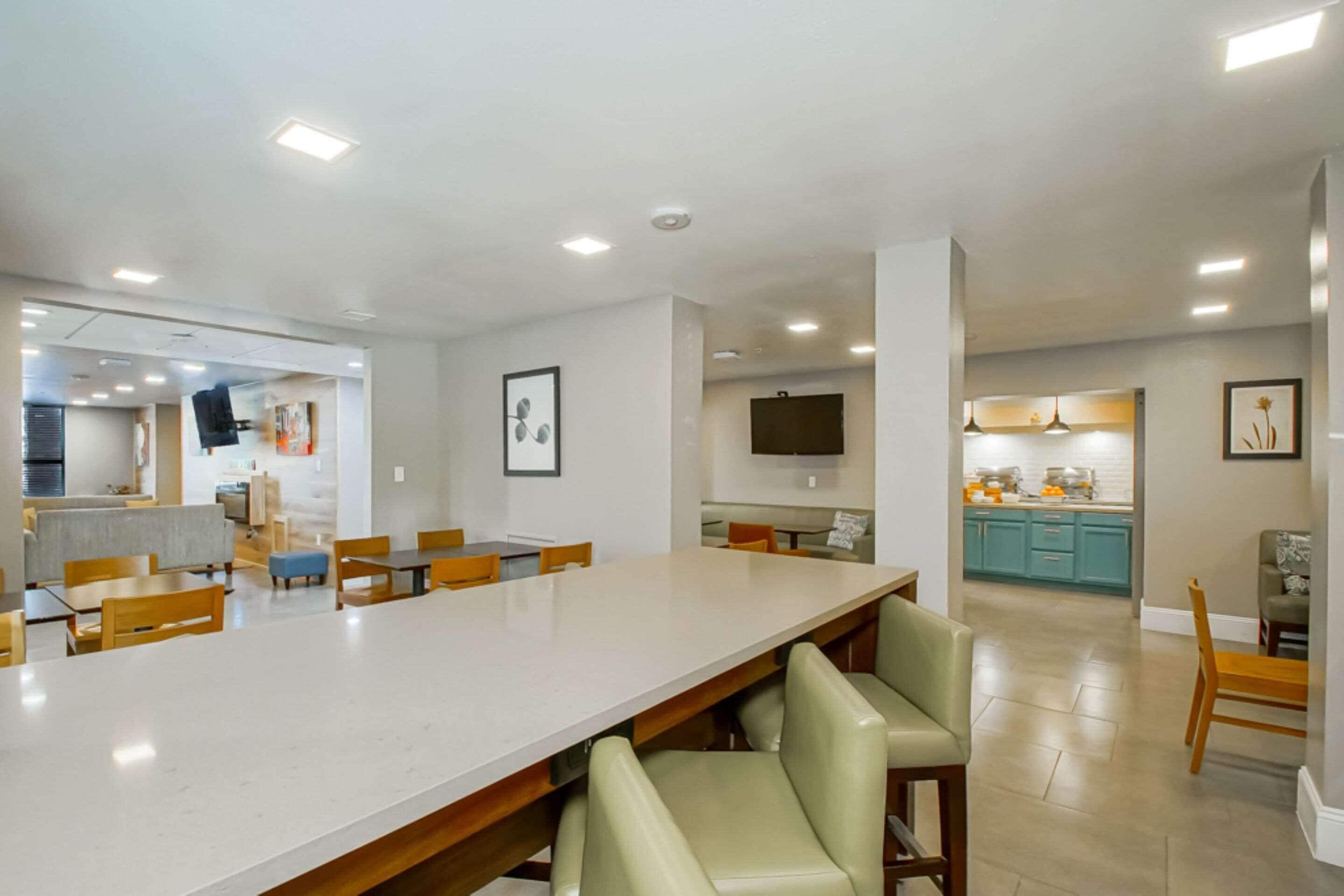 Hotel Country & By Radisson, I-10 East, La New Orleans