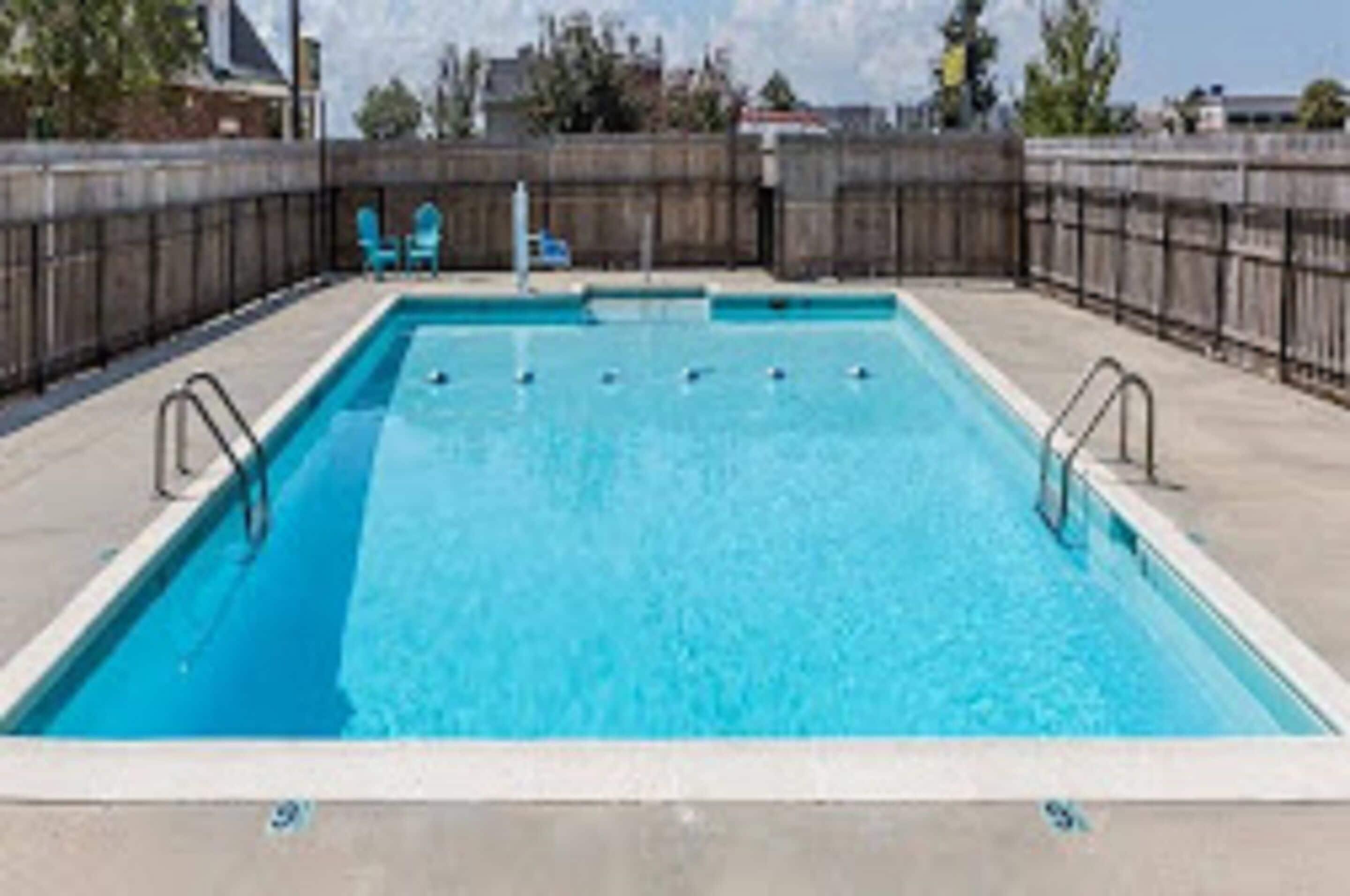 Country & By Radisson, I-10 East, La New Orleans