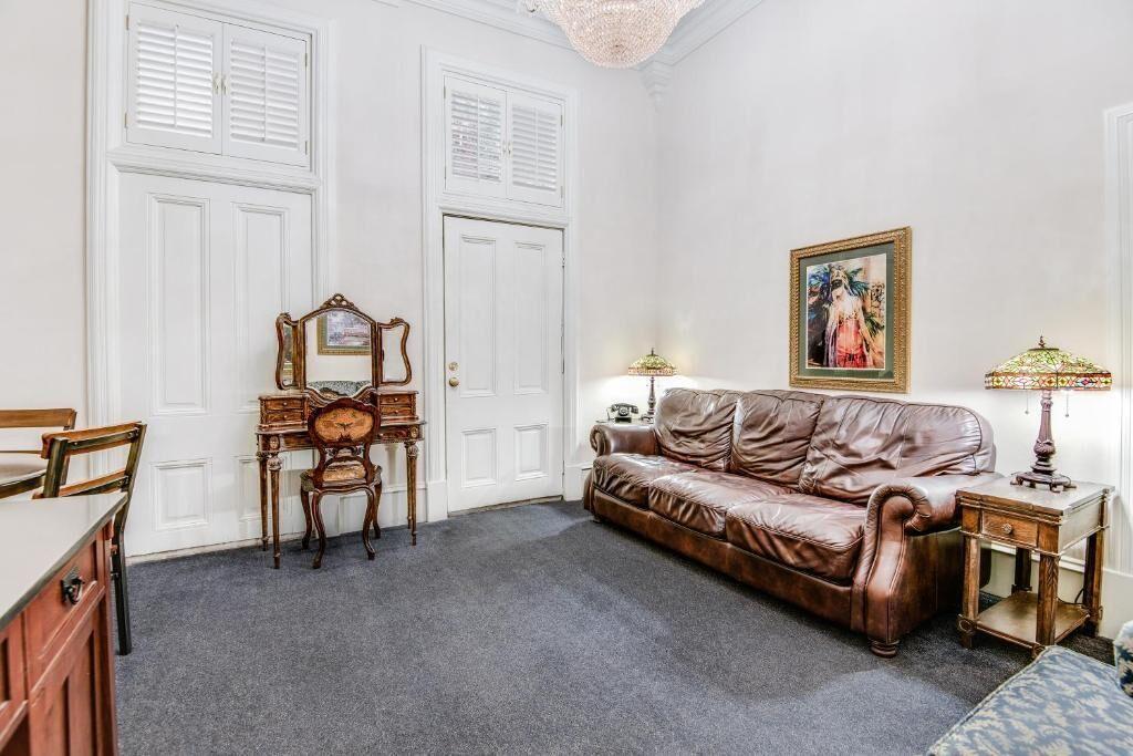 Chateau Orleans Aparthotel