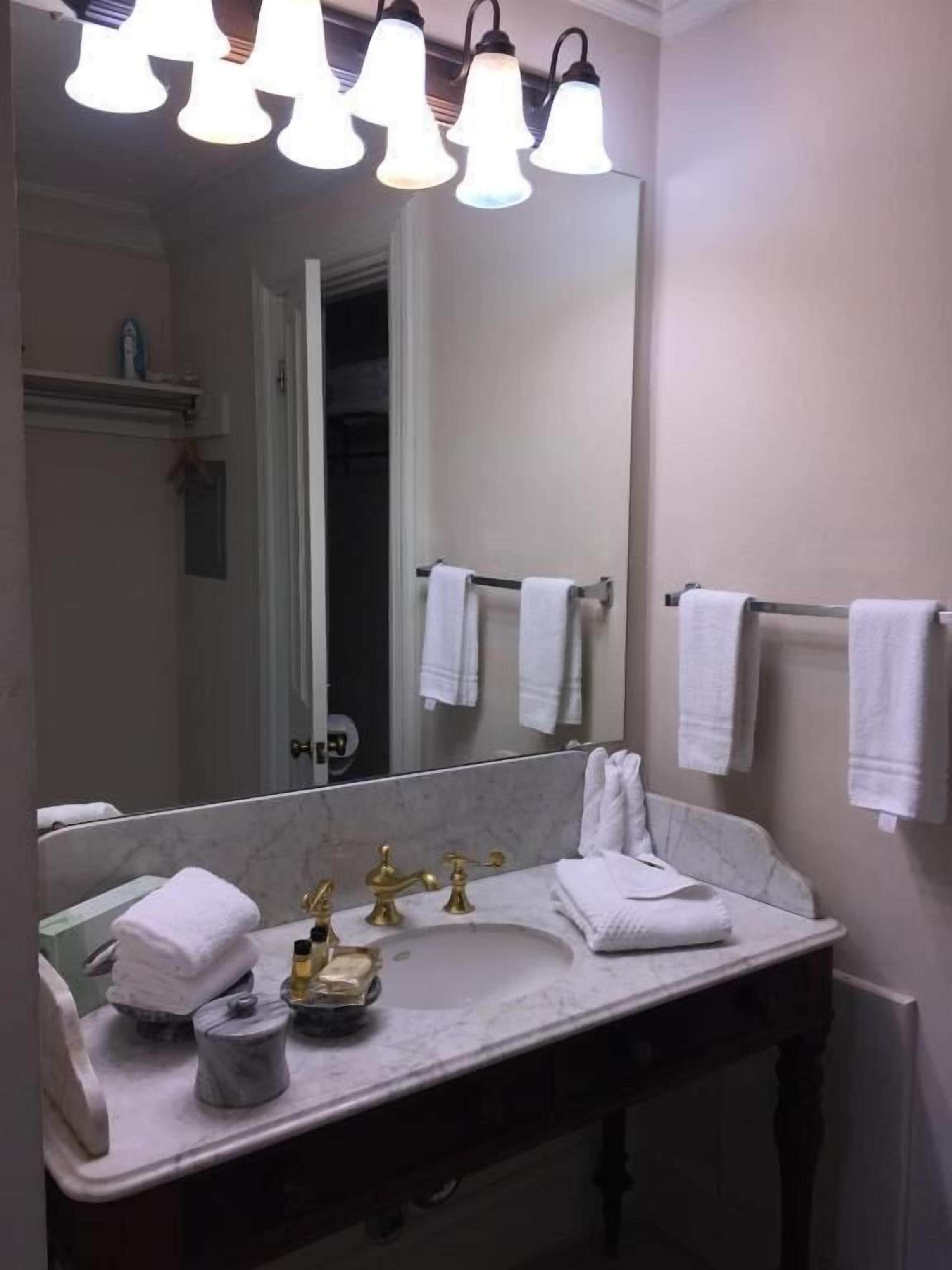 Chateau Orleans Aparthotel 3*