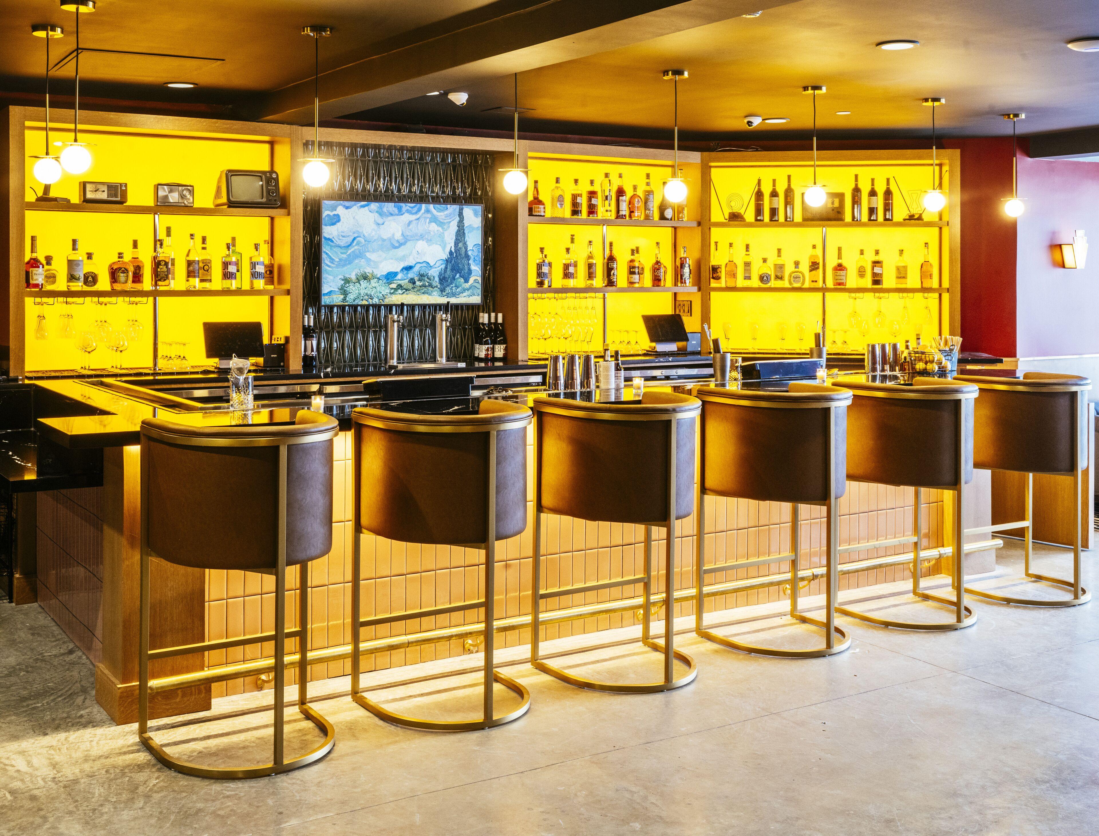 Hotel Dew Drop & Lounge