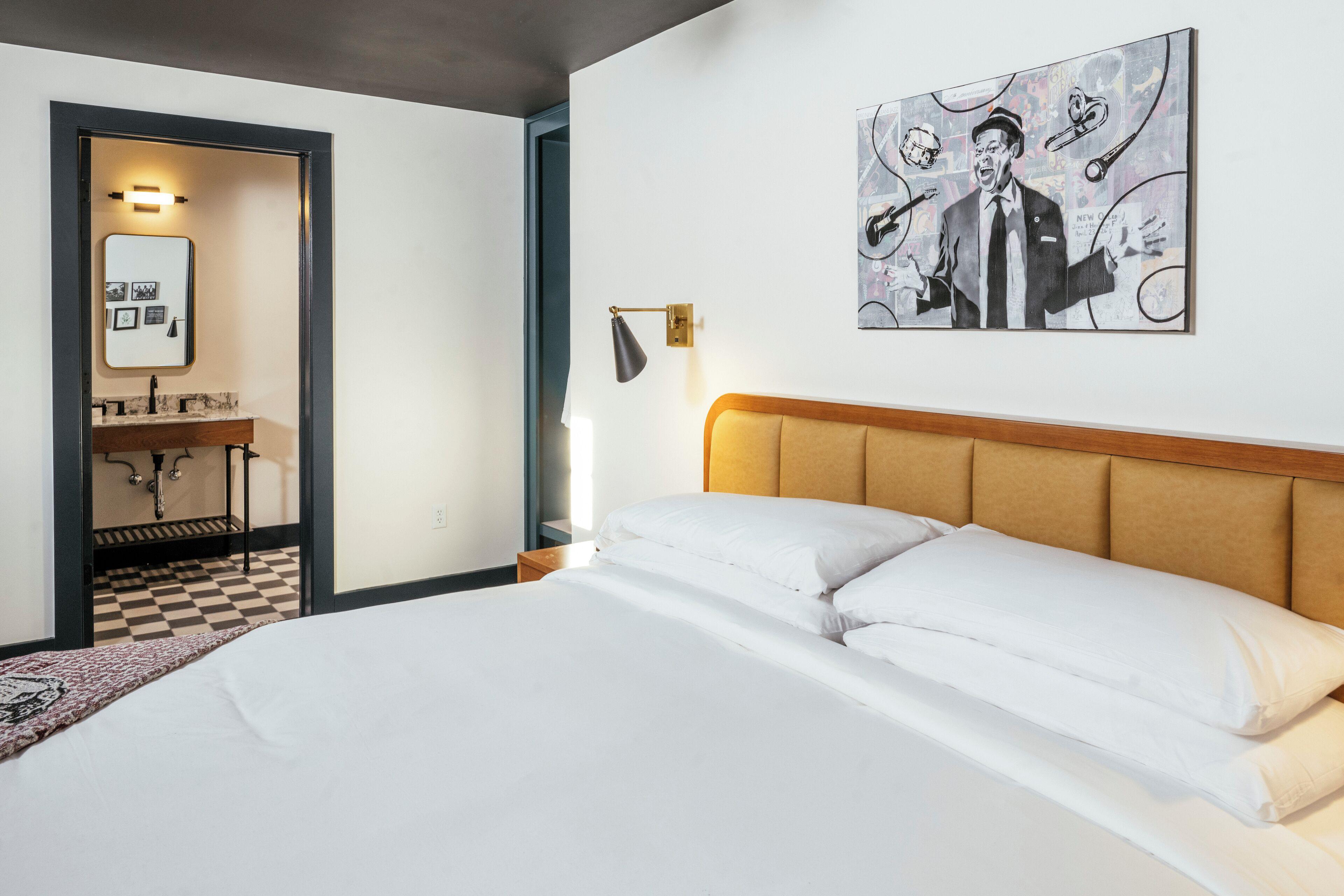 Hotel Dew Drop & Lounge