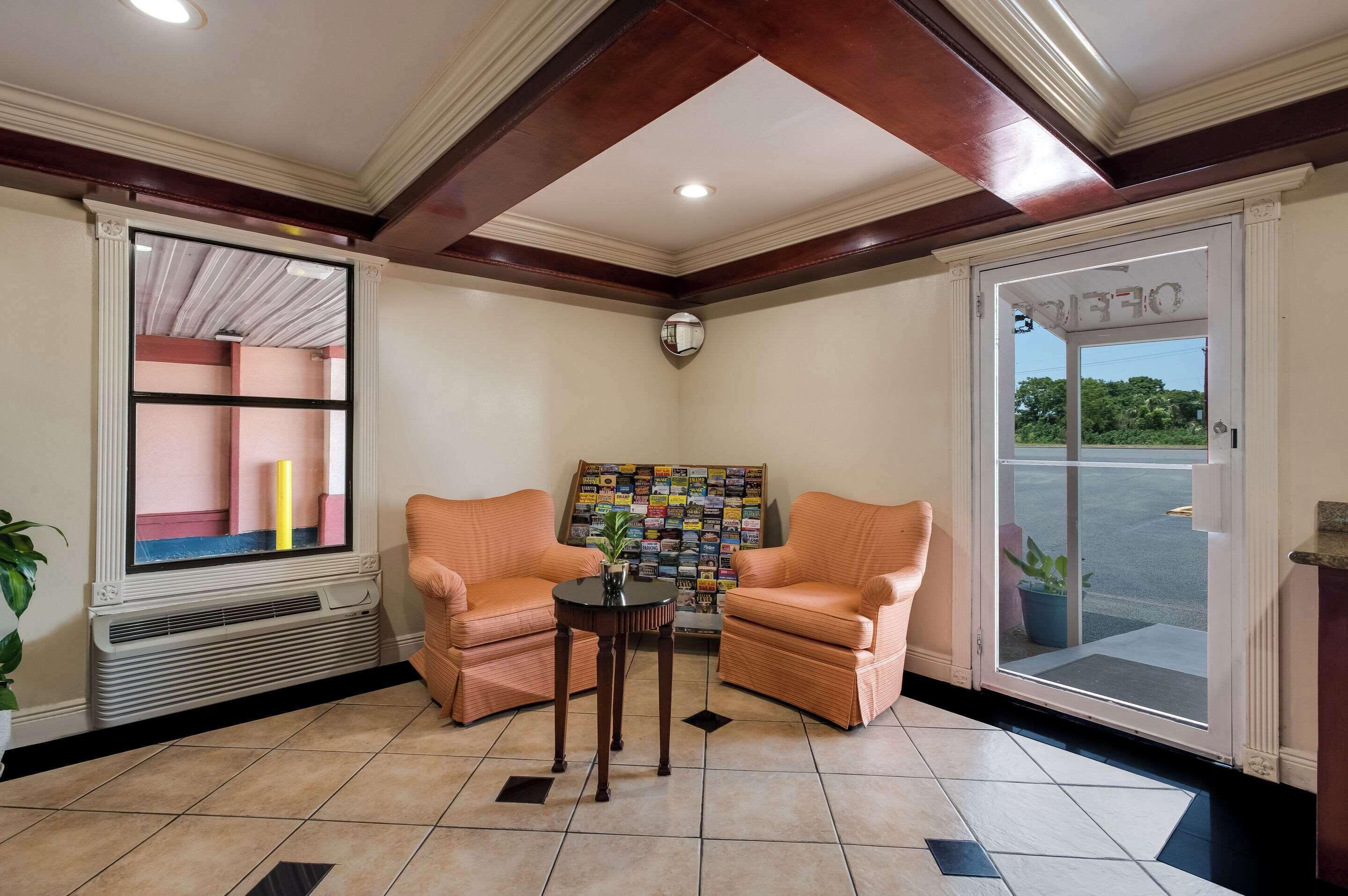 Relax Inn & Suites Hotel *