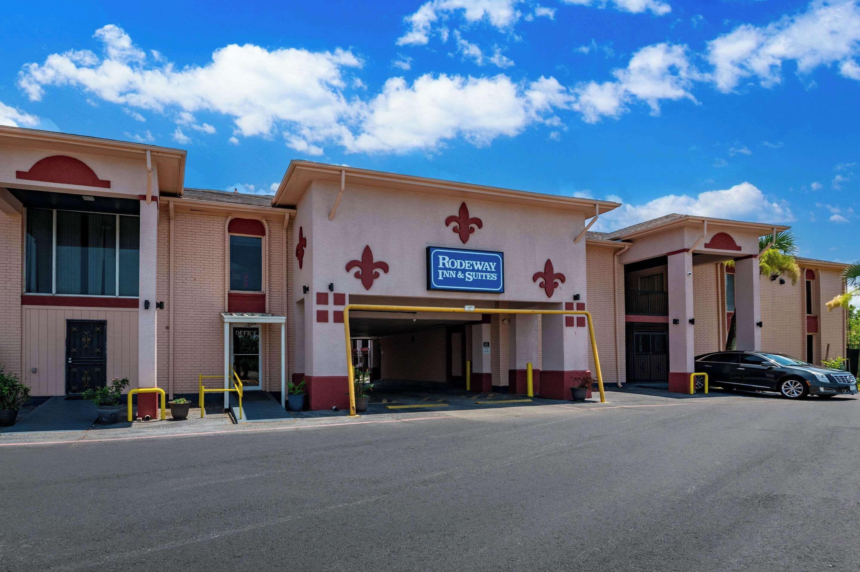 Hotel Relax Inn & Suites