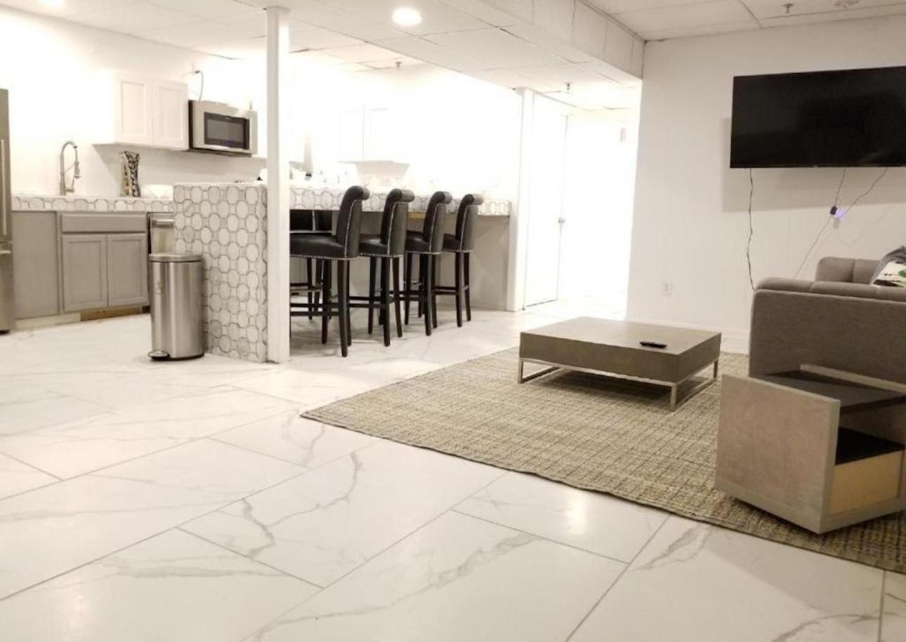 7 Br- Sleeps 15! Famous Lakefront Amazing Property!