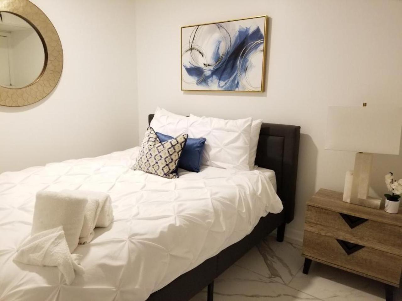 Hotel 7 Br- Sleeps 15! Famous Lakefront Amazing Property! New Orleans