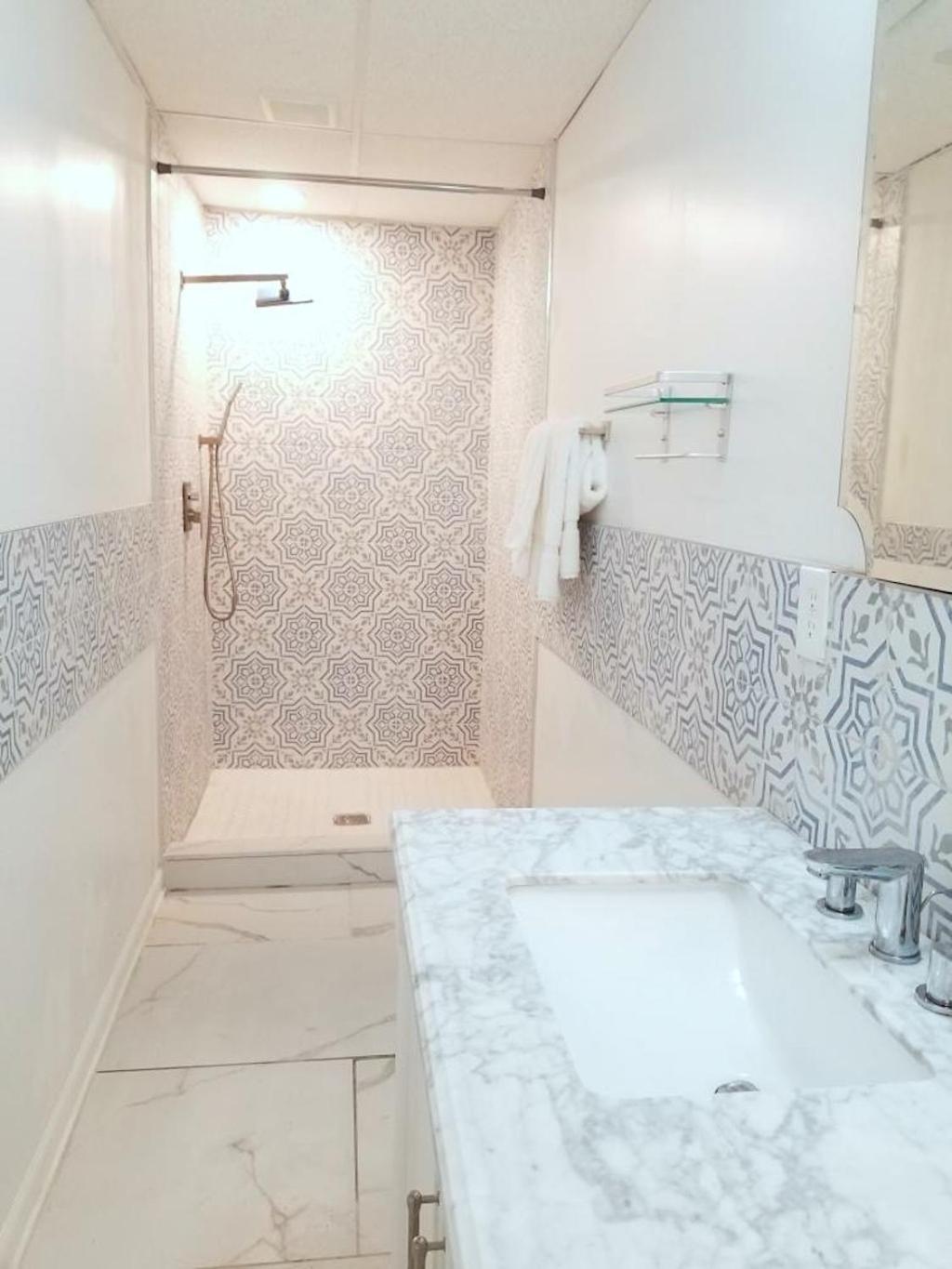 7 Br- Sleeps 15! Famous Lakefront Amazing Property!