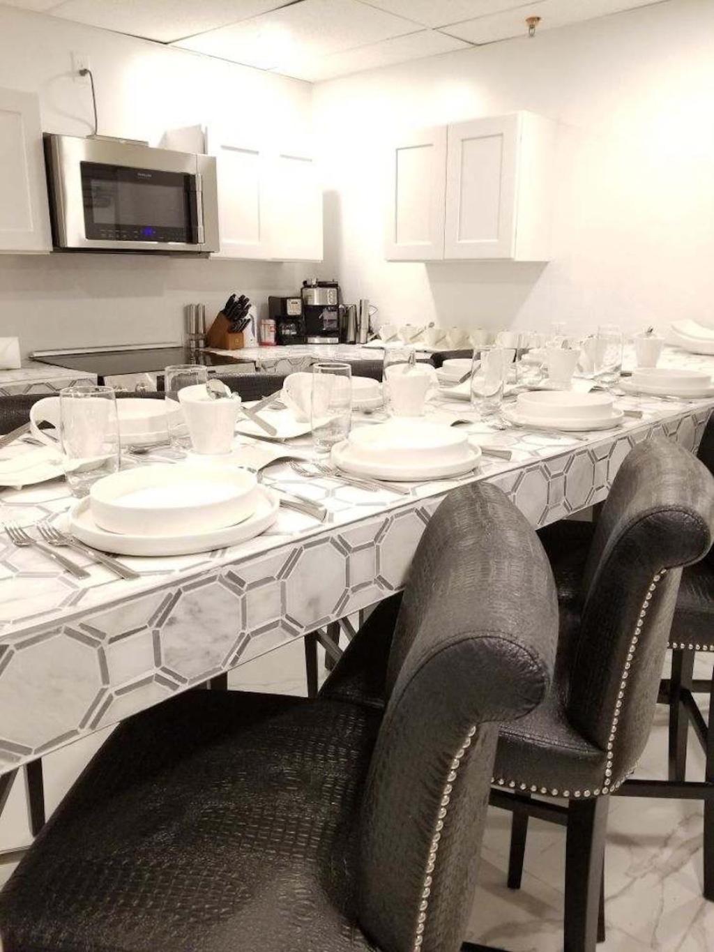 Hotel 7br- Sleeps 15! Celebrity Villa! Great Rates!! 4*