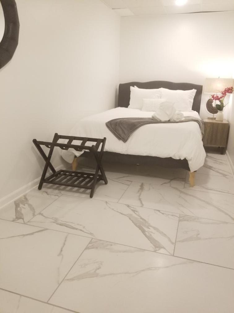 9br-sleeps 19. Amazing Deal!! 4* New Orleans