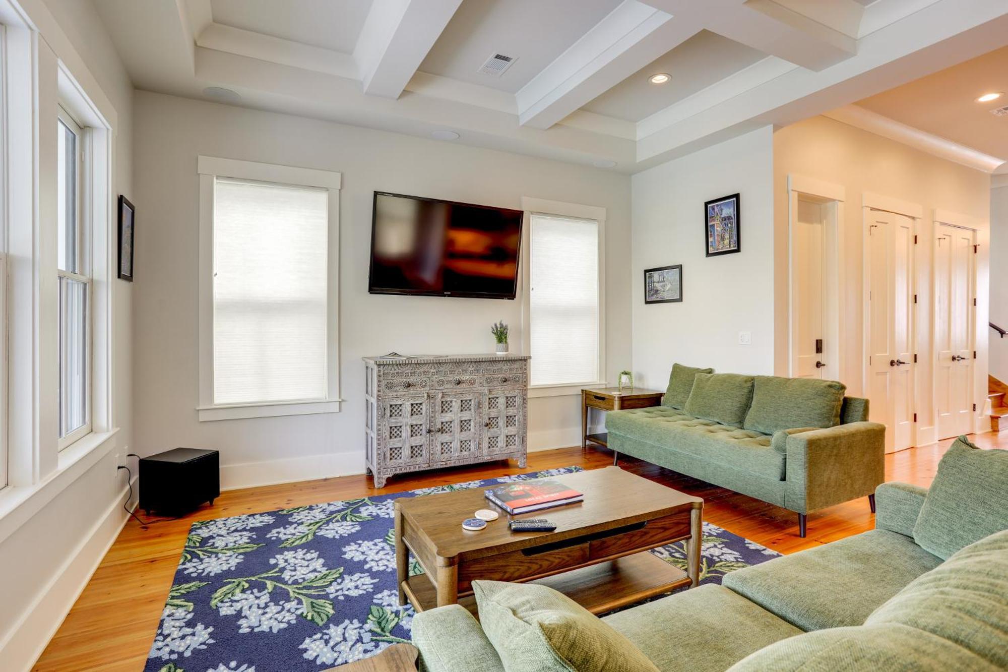 Southern Colonial Escape With Pool In Nola! Holiday home New Orleans