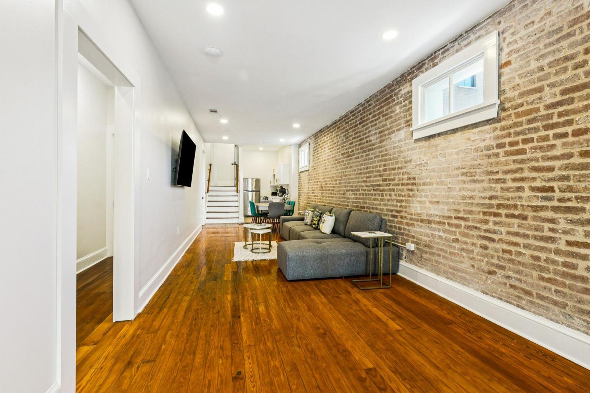 Apartment Stylish & Spacious In